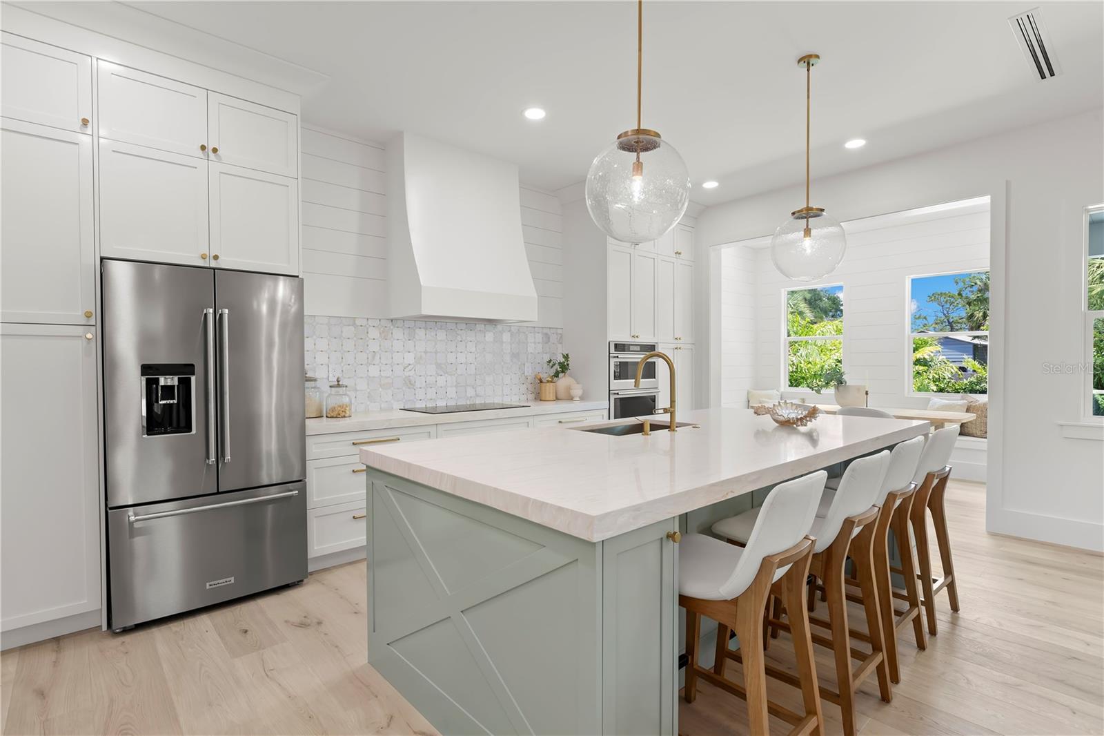 Image 22 of 77 For 511 Buckingham Avenue E