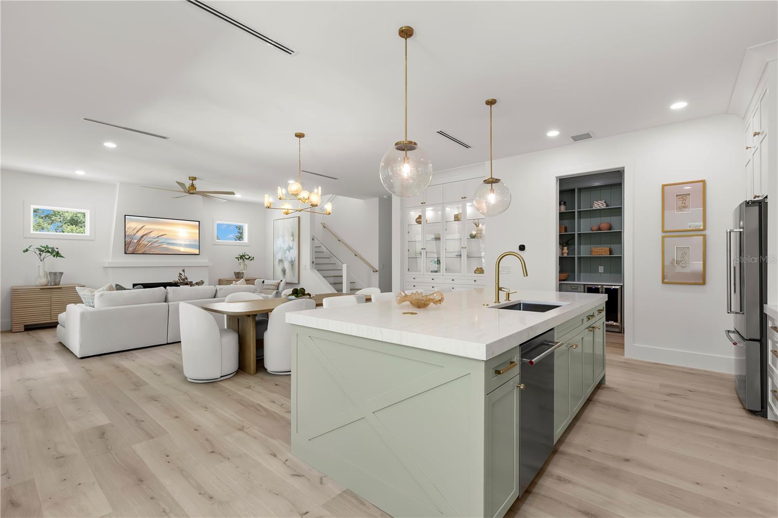 Image 24 of 77 For 511 Buckingham Avenue E