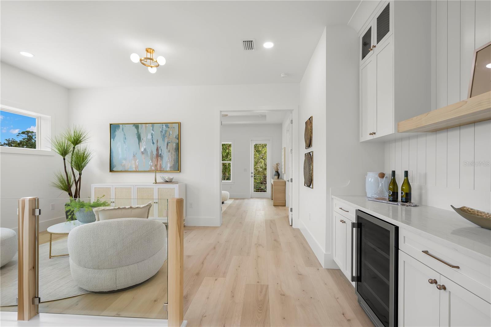 Image 35 of 77 For 511 Buckingham Avenue E