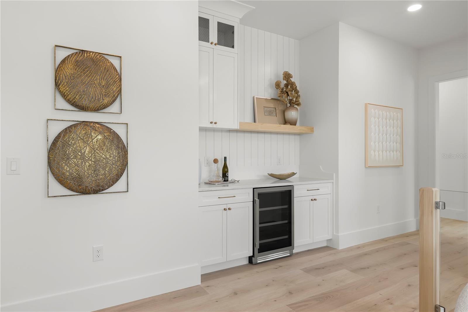 Image 37 of 77 For 511 Buckingham Avenue E