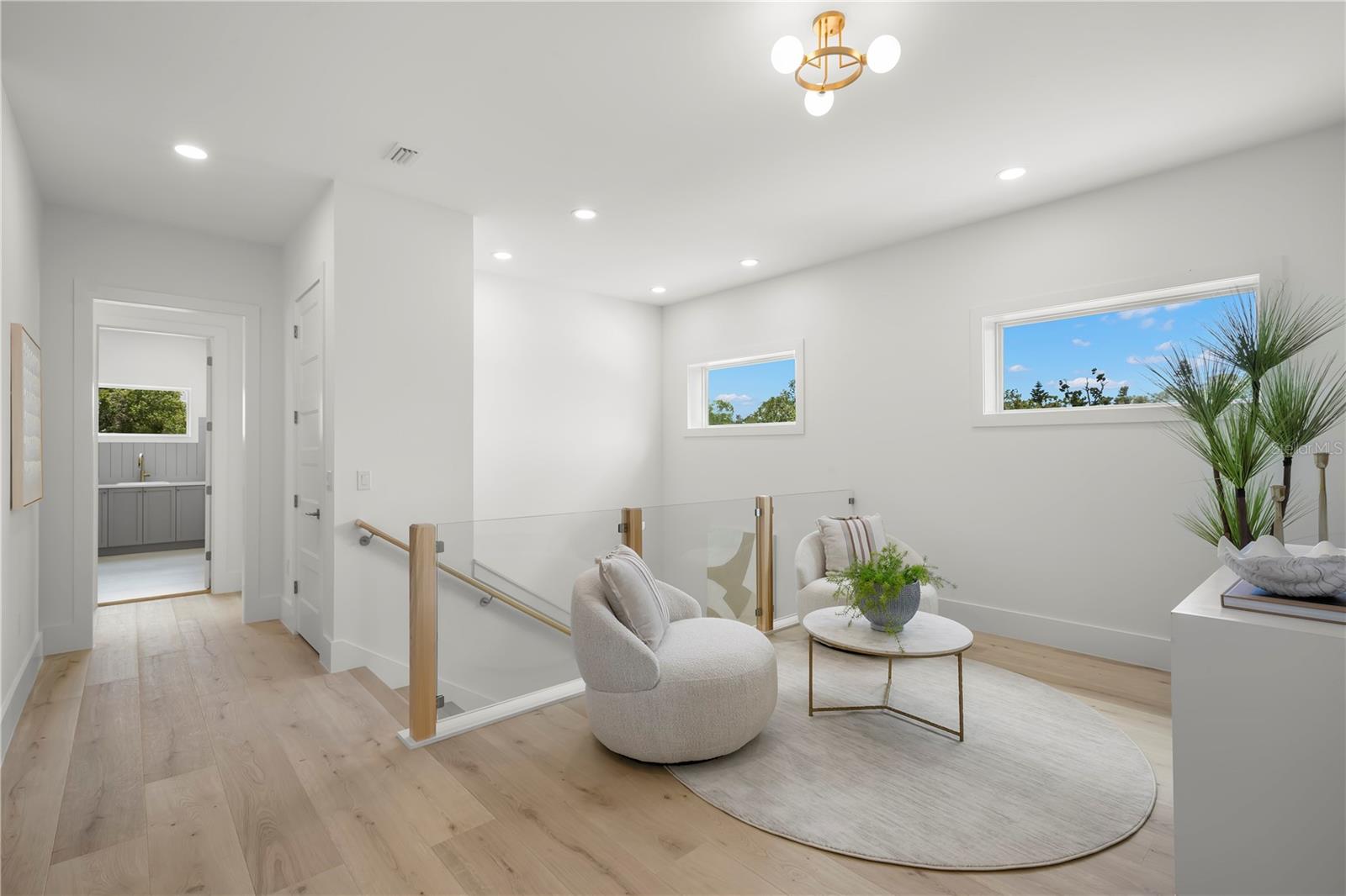 Image 38 of 77 For 511 Buckingham Avenue E