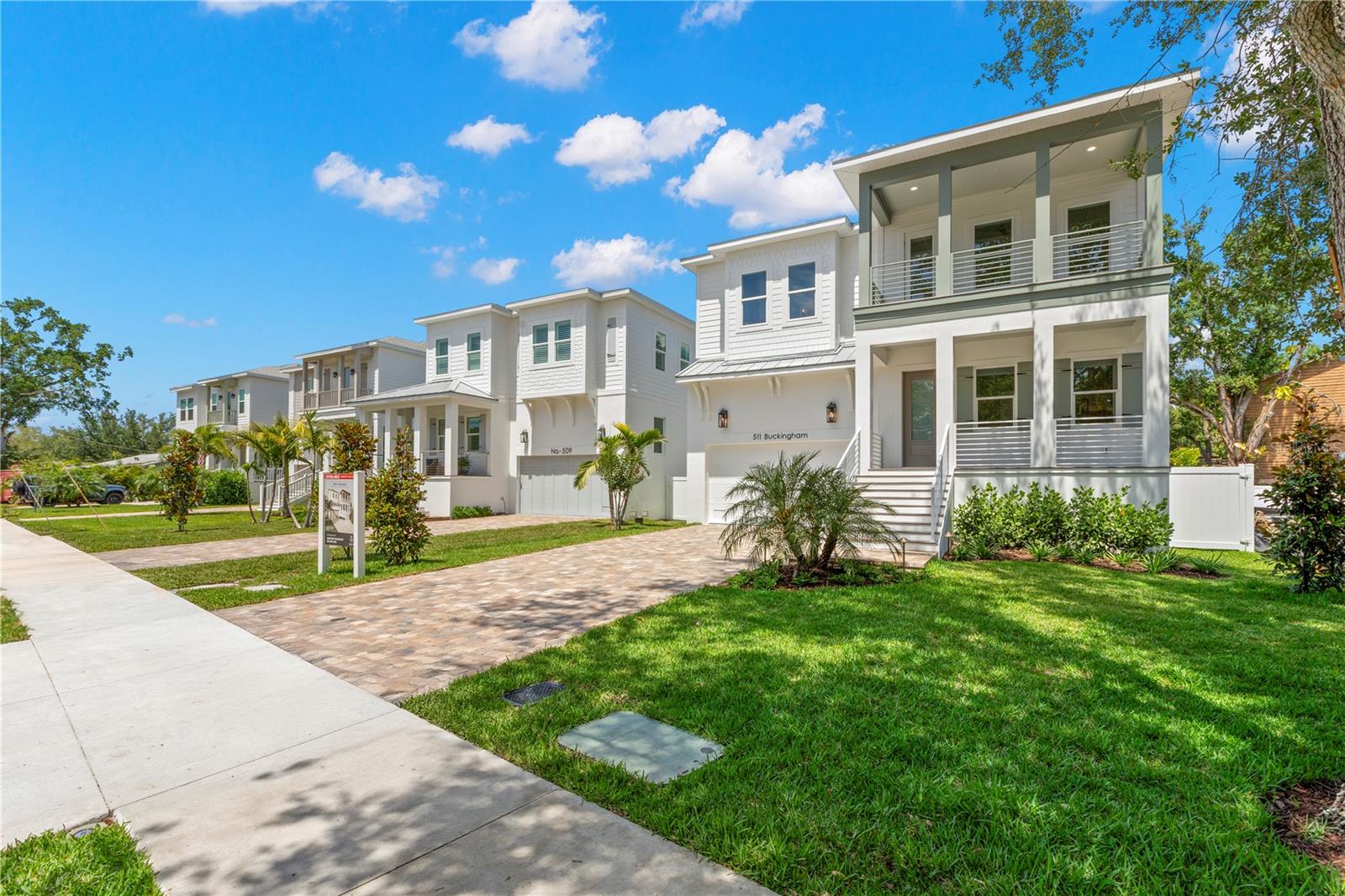 Image 4 of 77 For 511 Buckingham Avenue E