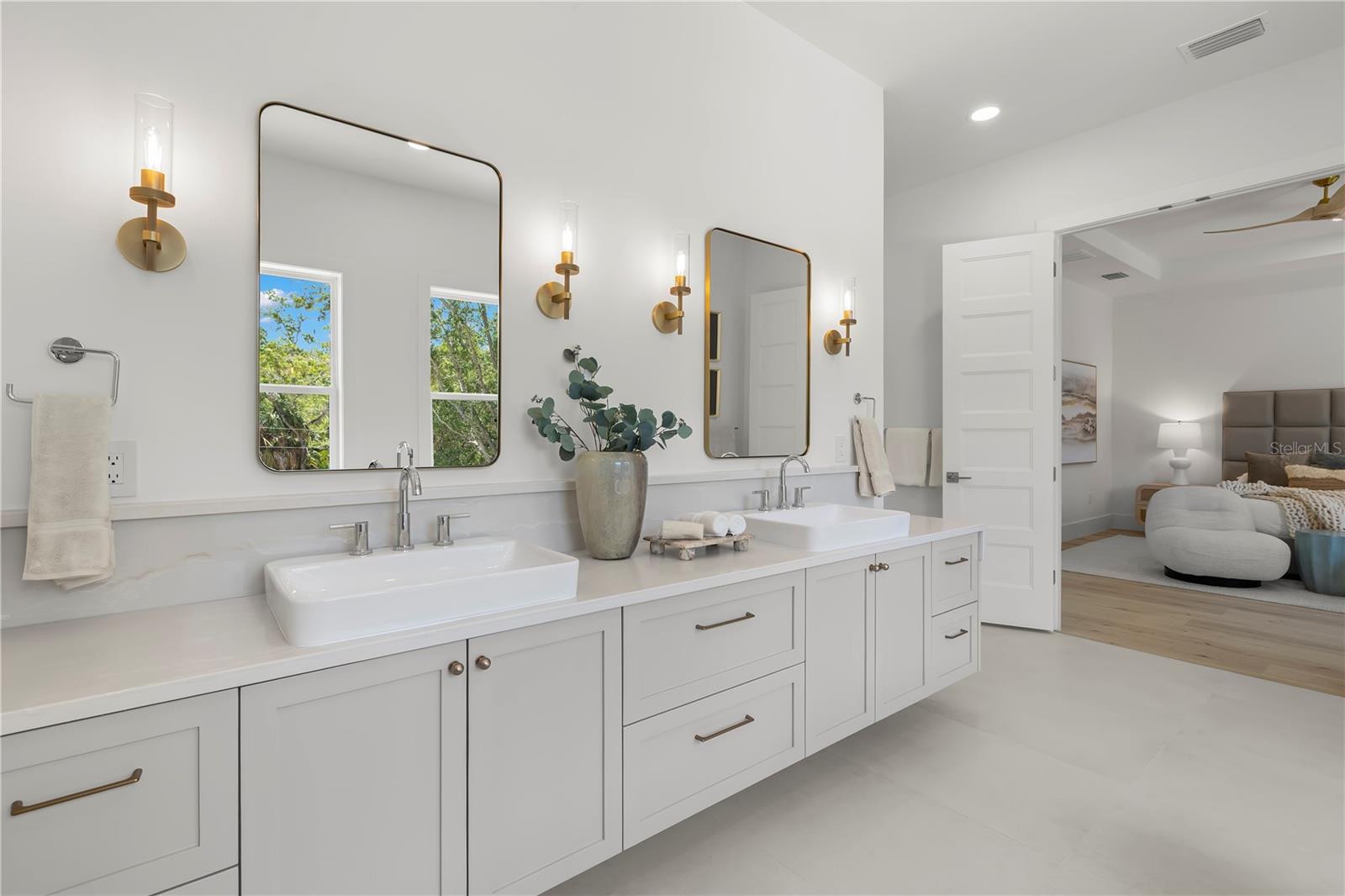 Image 44 of 77 For 511 Buckingham Avenue E