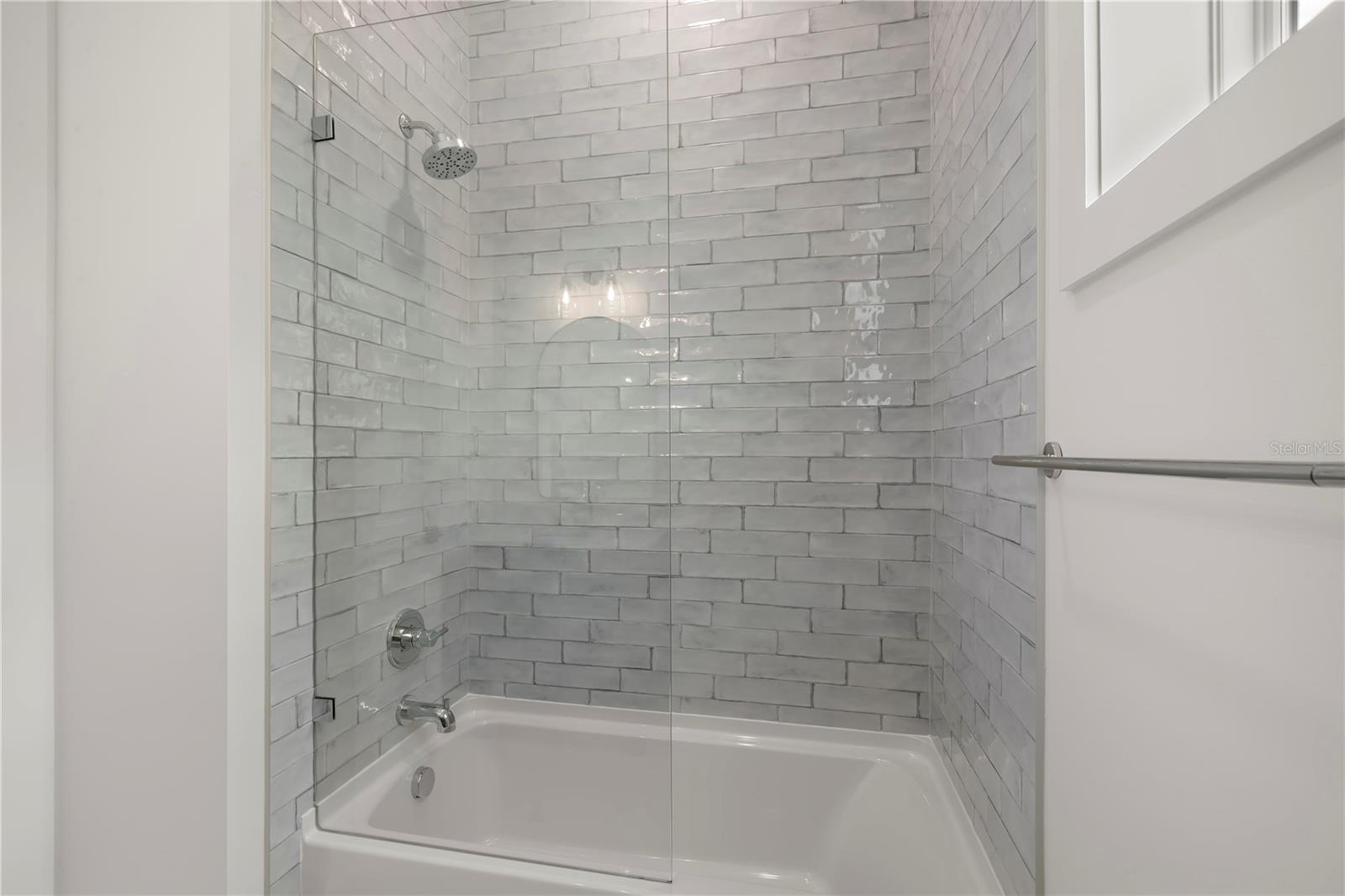 Image 56 of 77 For 511 Buckingham Avenue E