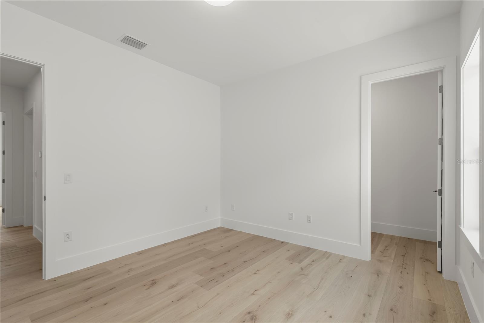 Image 59 of 77 For 511 Buckingham Avenue E