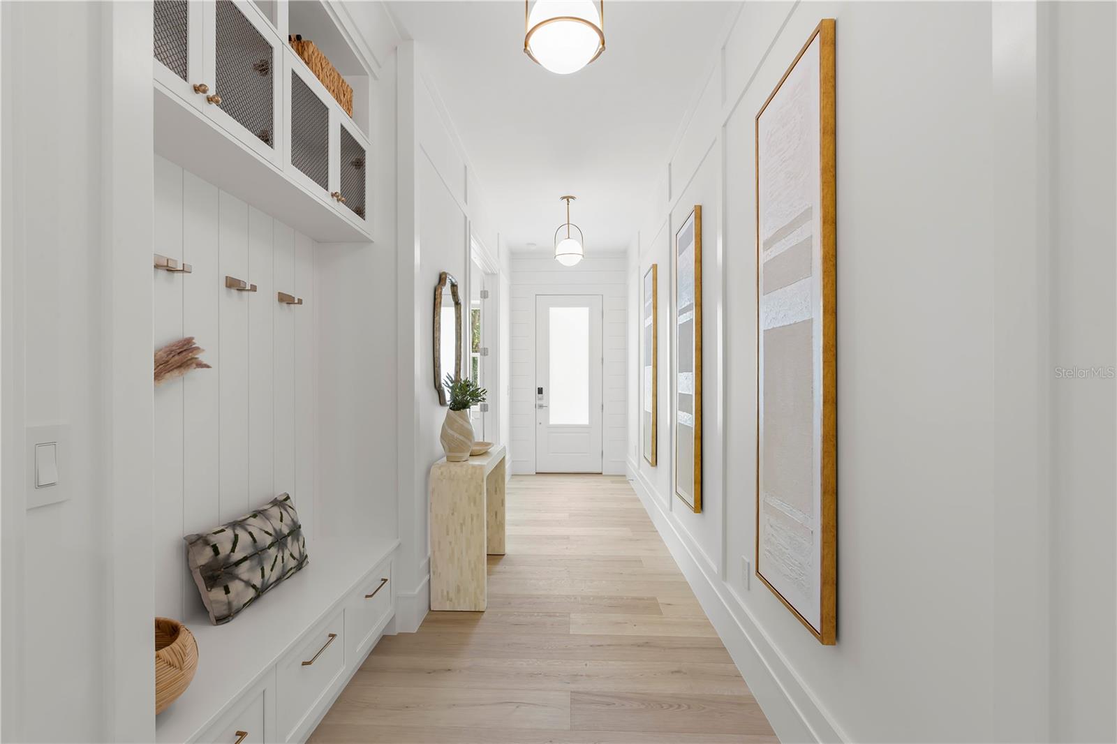 Image 6 of 77 For 511 Buckingham Avenue E