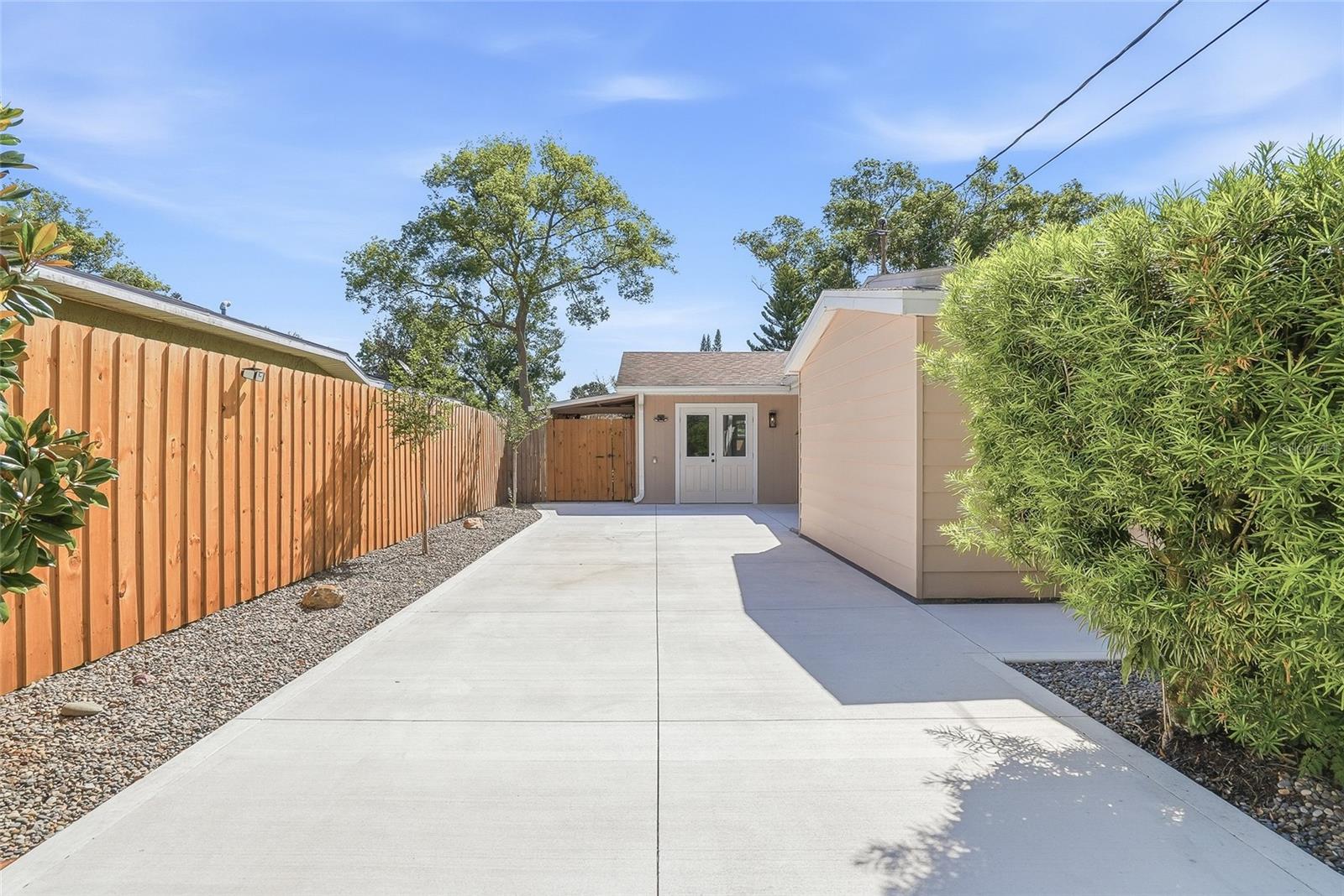 Image 18 of 67 For 12109 Forest Hills Drive