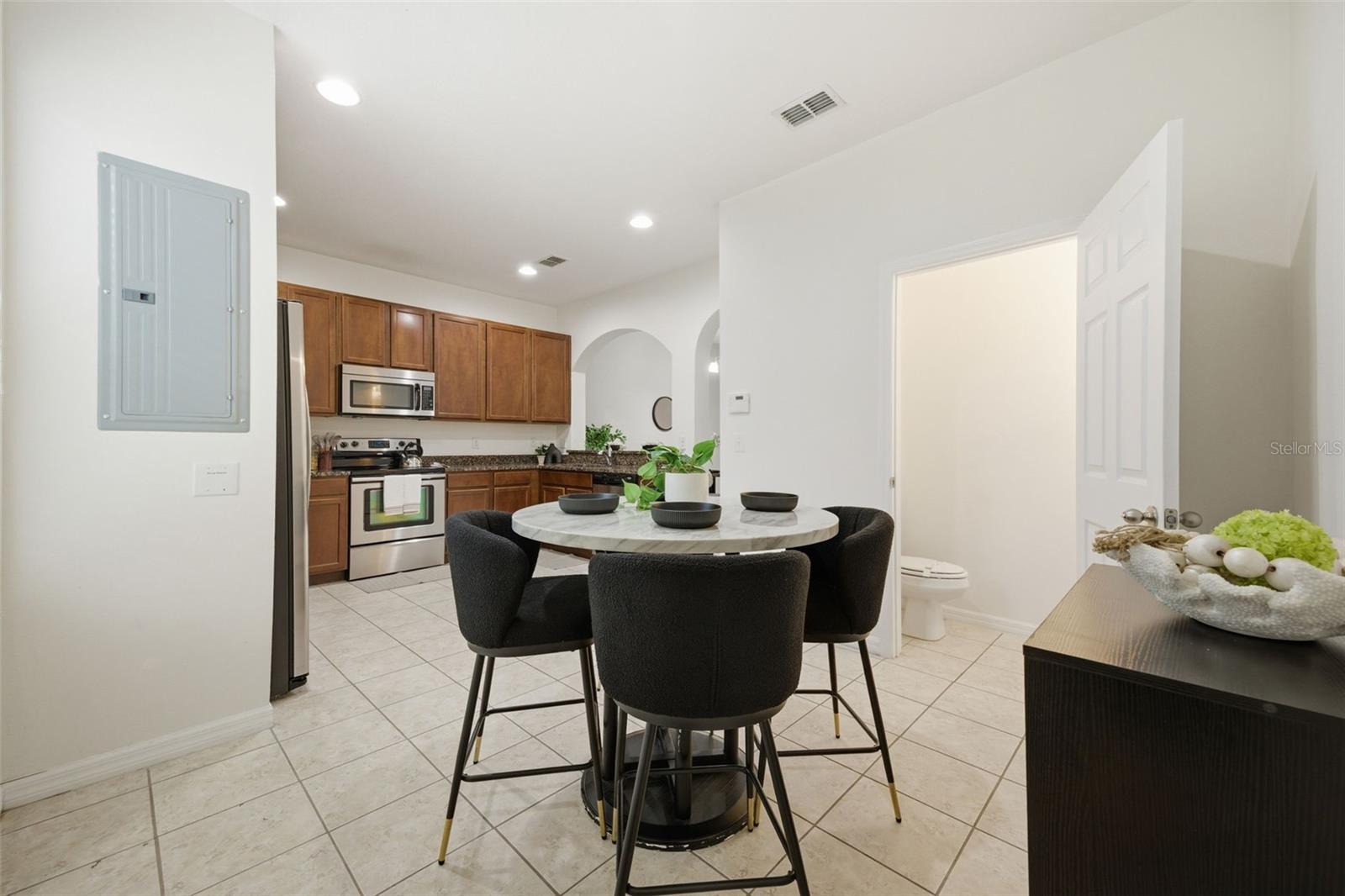 Image 13 of 40 For 14150 Oakham Street