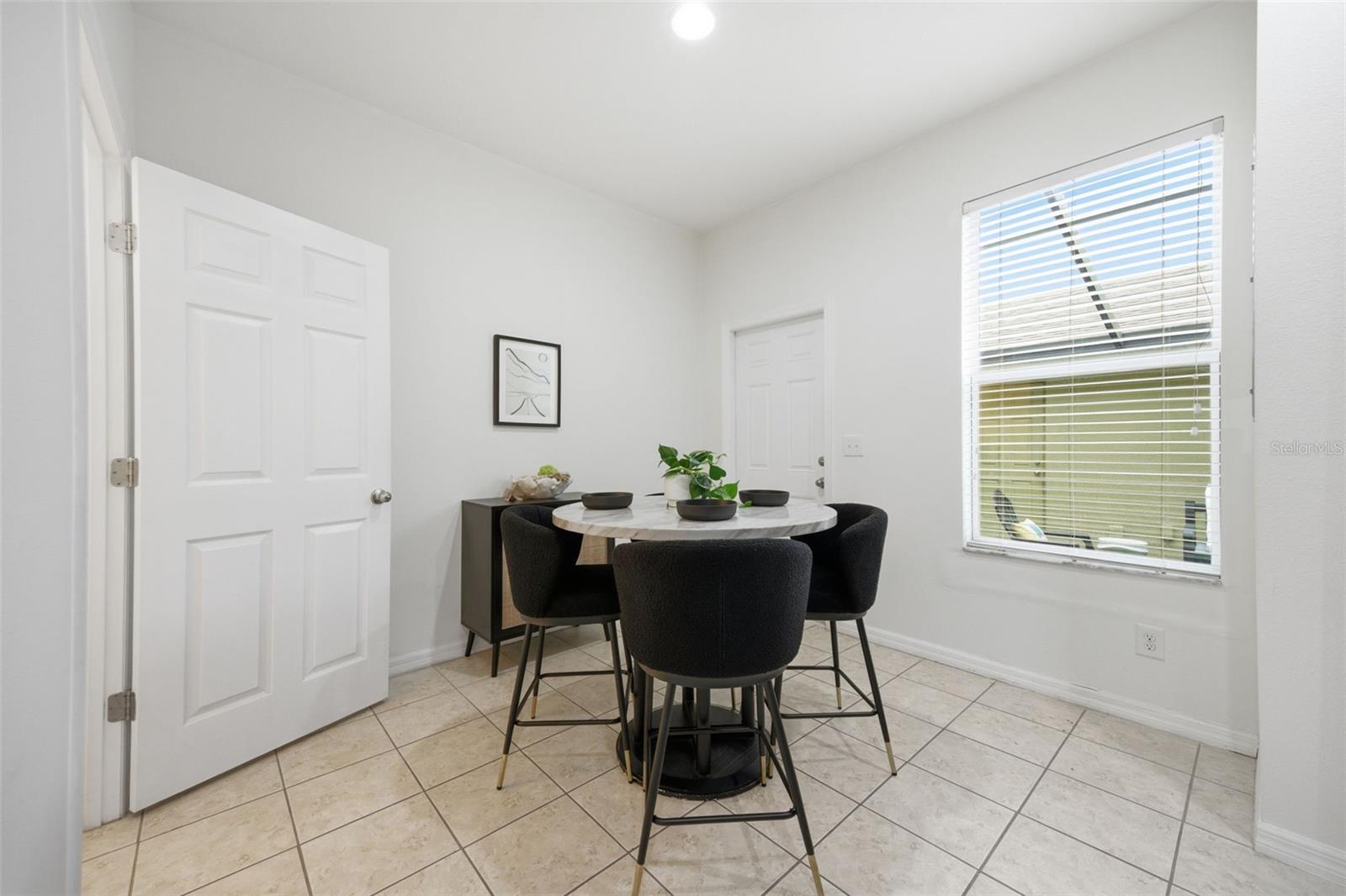 Image 17 of 40 For 14150 Oakham Street