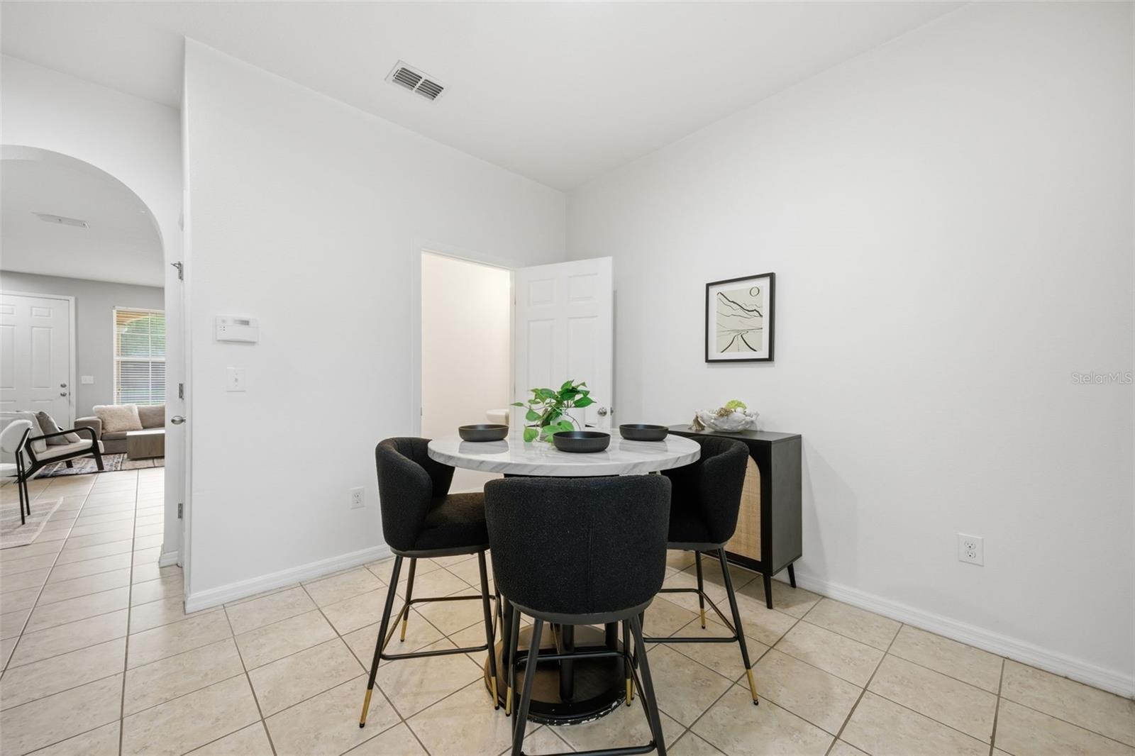 Image 18 of 40 For 14150 Oakham Street