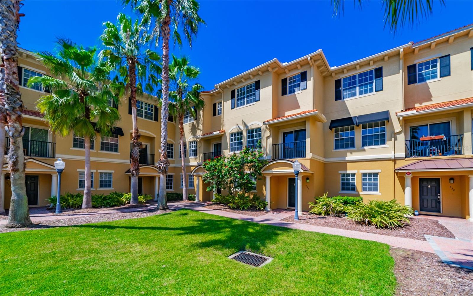 Image 3 of 48 For 528 Jasmine Way 528