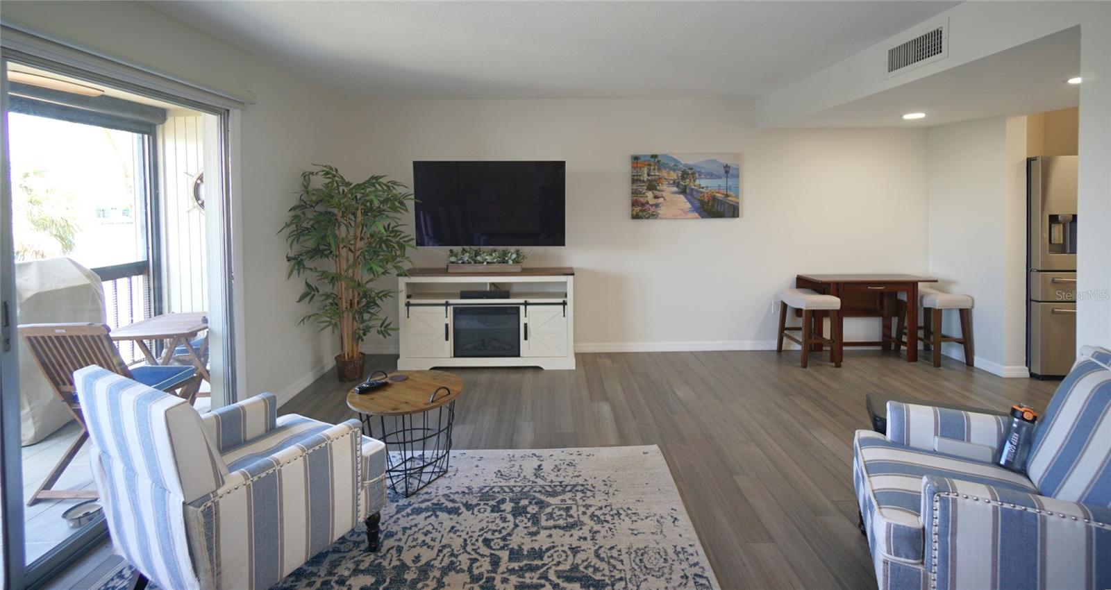 Image 11 of 28 For 6325 Newtown Circle B5