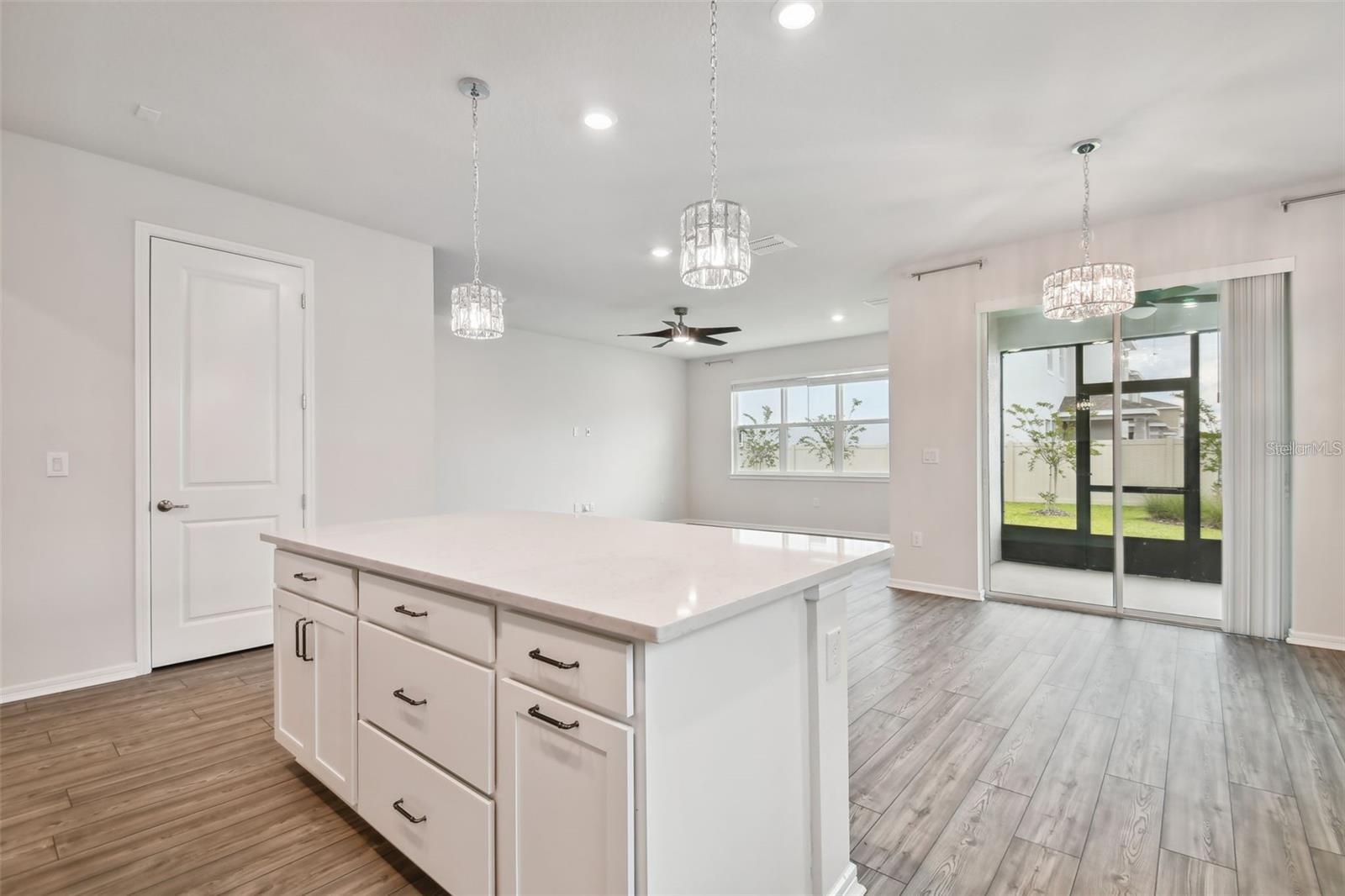 Image 11 of 63 For 13144 Peachleaf Avenue