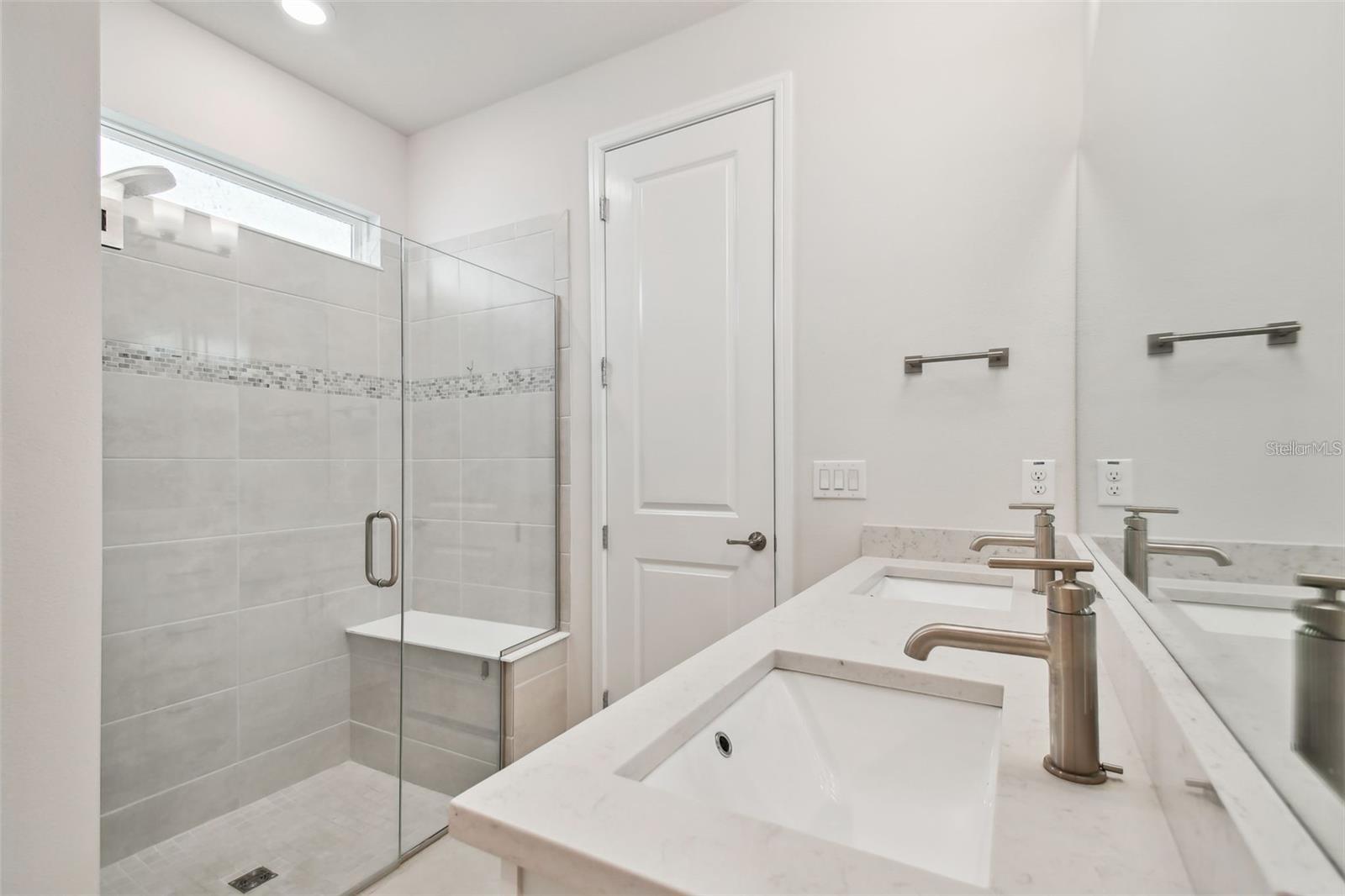 Image 12 of 63 For 13144 Peachleaf Avenue