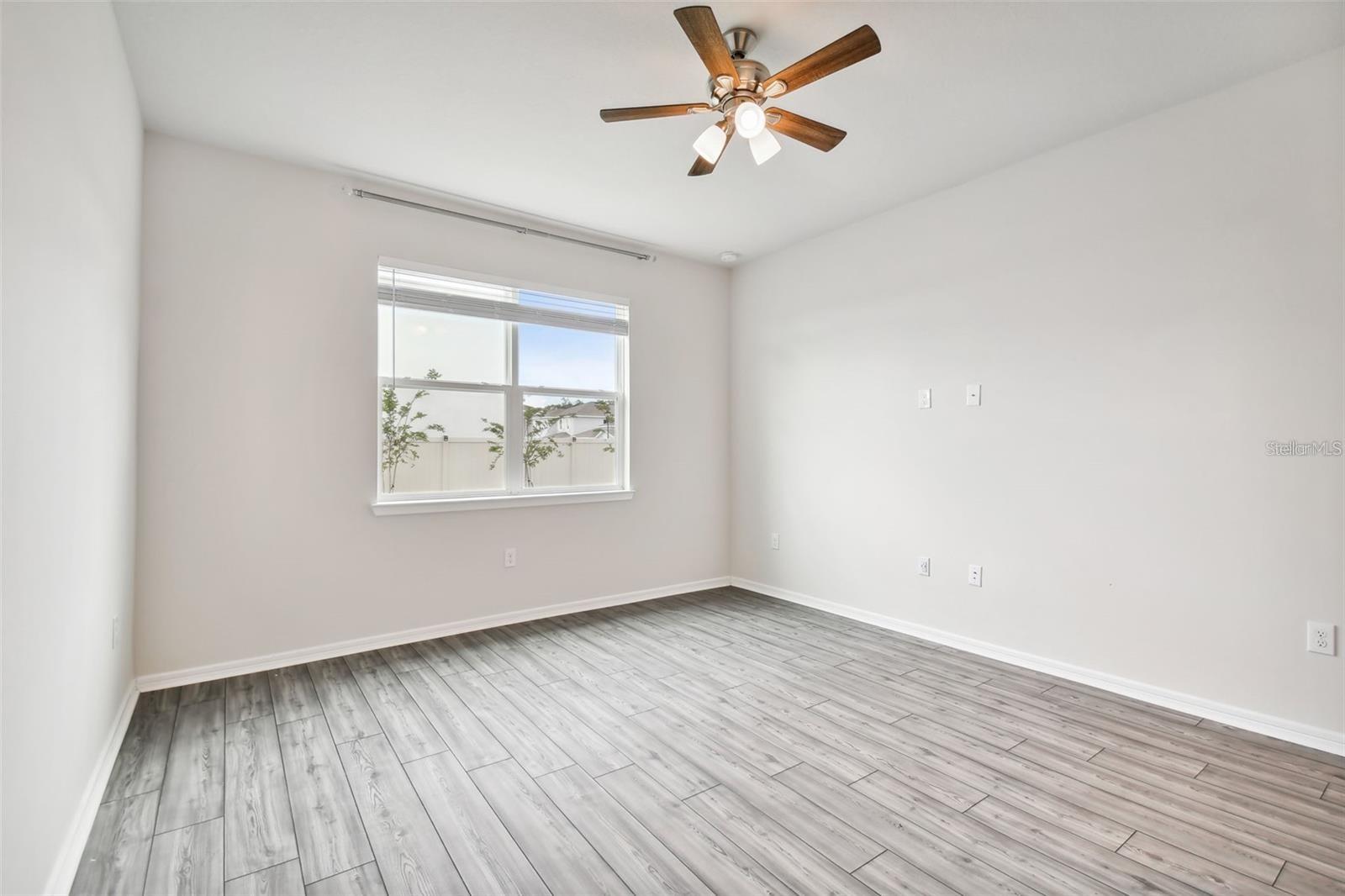 Image 15 of 63 For 13144 Peachleaf Avenue