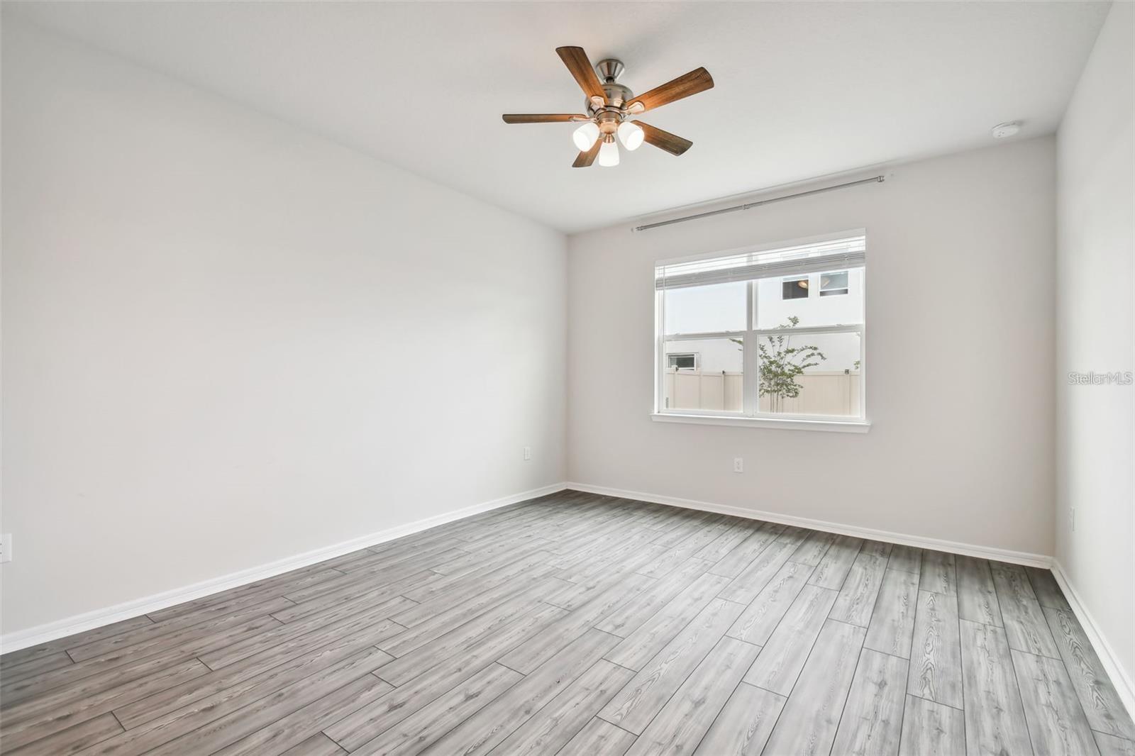 Image 16 of 63 For 13144 Peachleaf Avenue