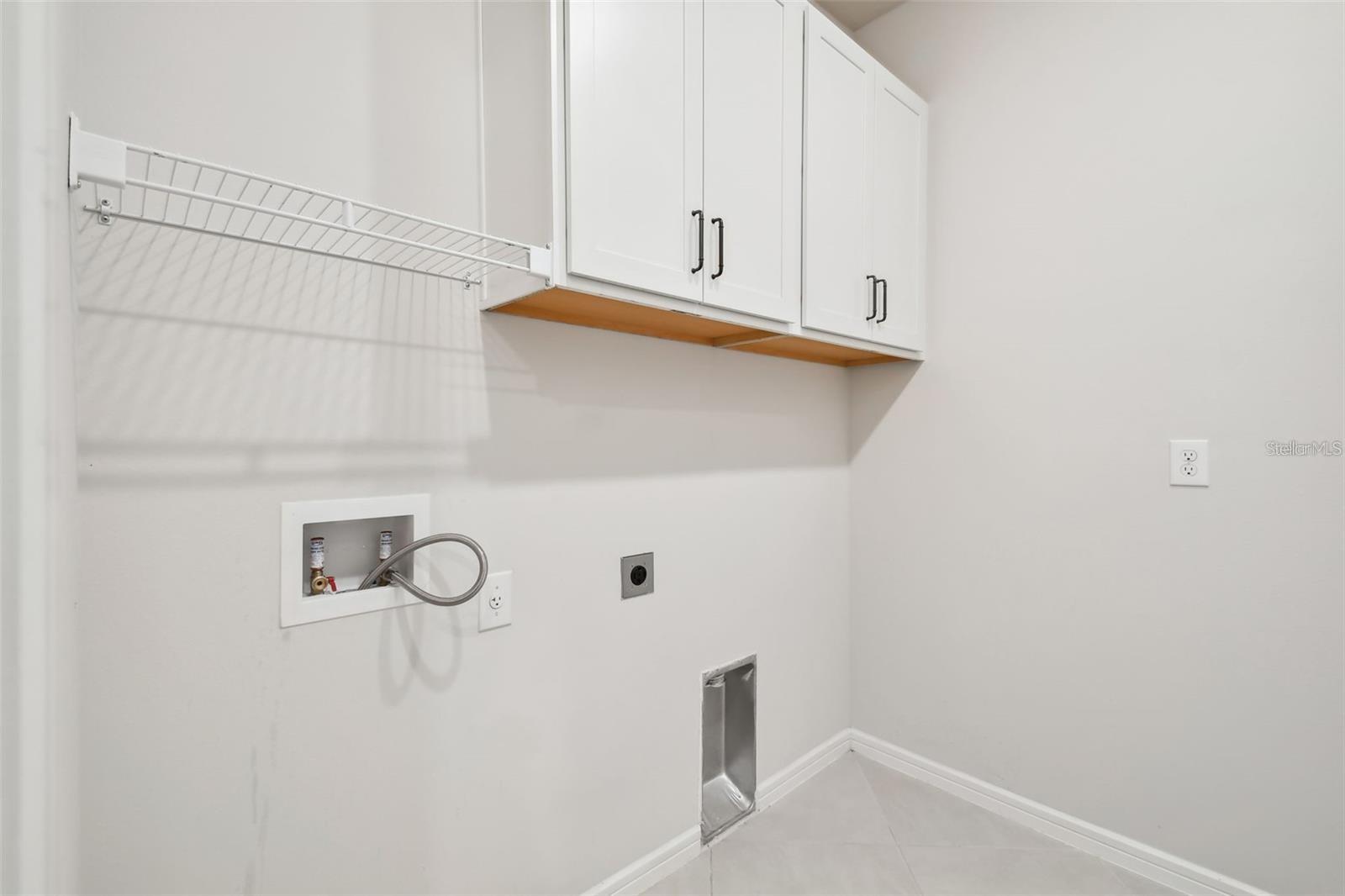 Image 18 of 63 For 13144 Peachleaf Avenue