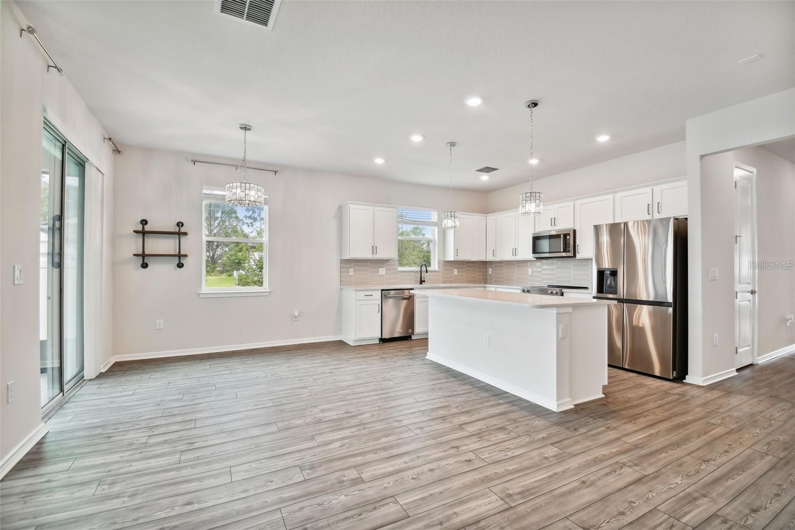 Image 20 of 63 For 13144 Peachleaf Avenue