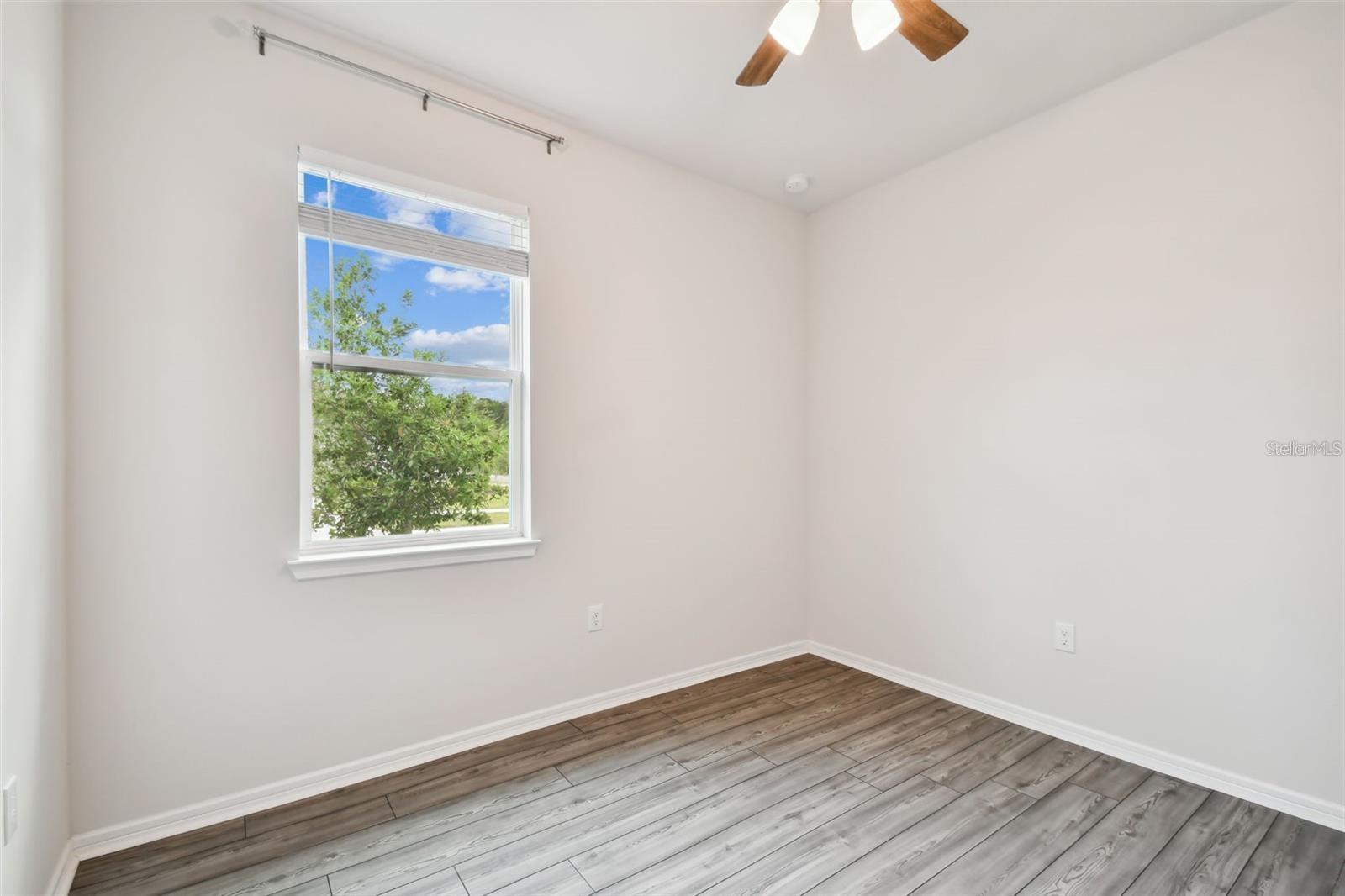 Image 24 of 63 For 13144 Peachleaf Avenue