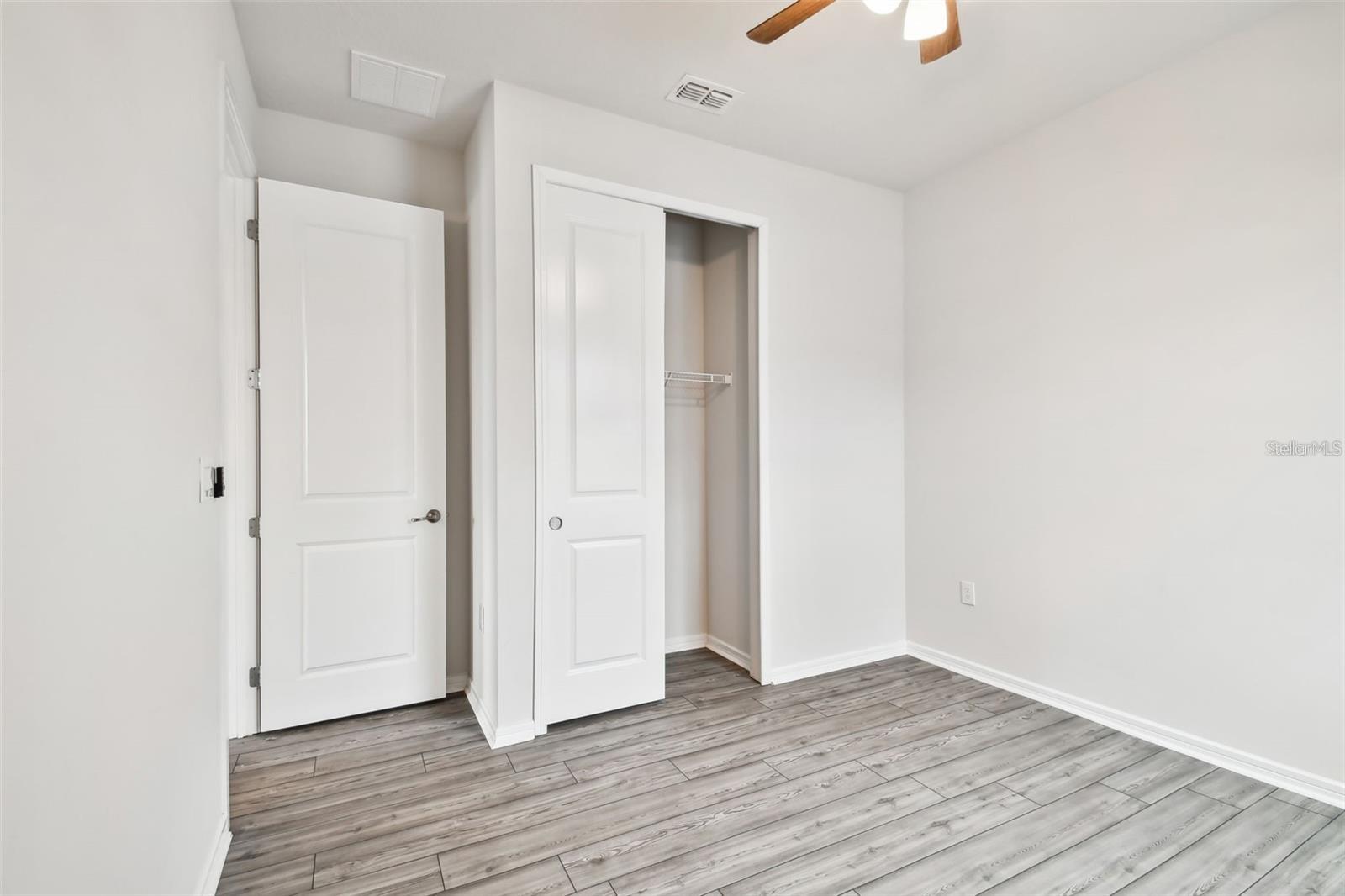 Image 25 of 63 For 13144 Peachleaf Avenue