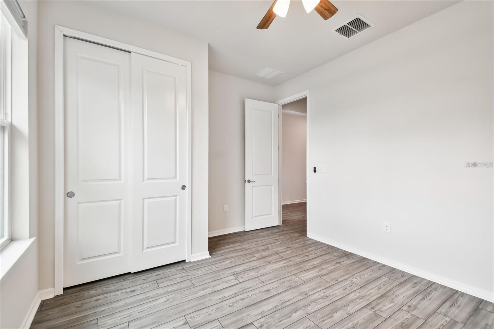 Image 29 of 63 For 13144 Peachleaf Avenue