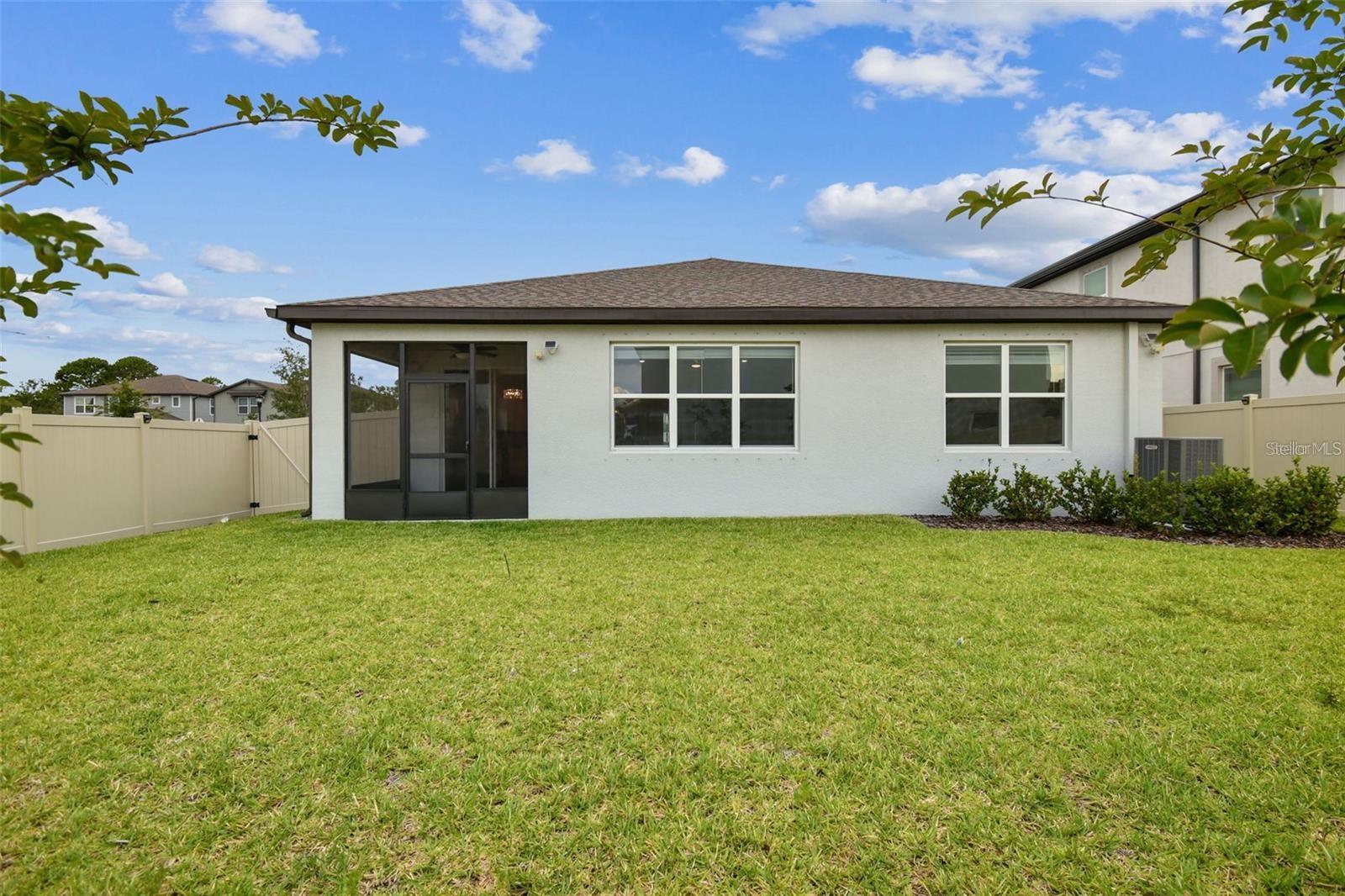 Image 39 of 63 For 13144 Peachleaf Avenue