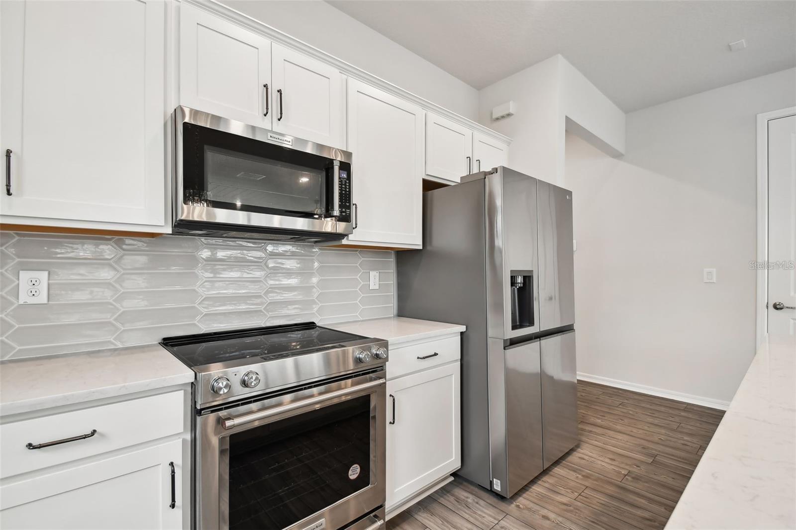 Image 8 of 63 For 13144 Peachleaf Avenue