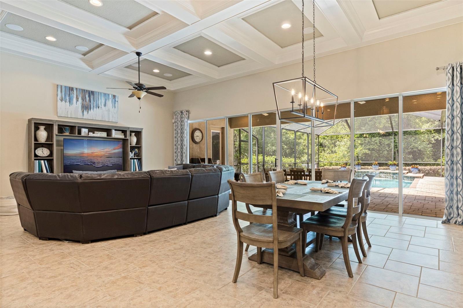 Listing photo id 11 for 20214 Oak Thorn Way