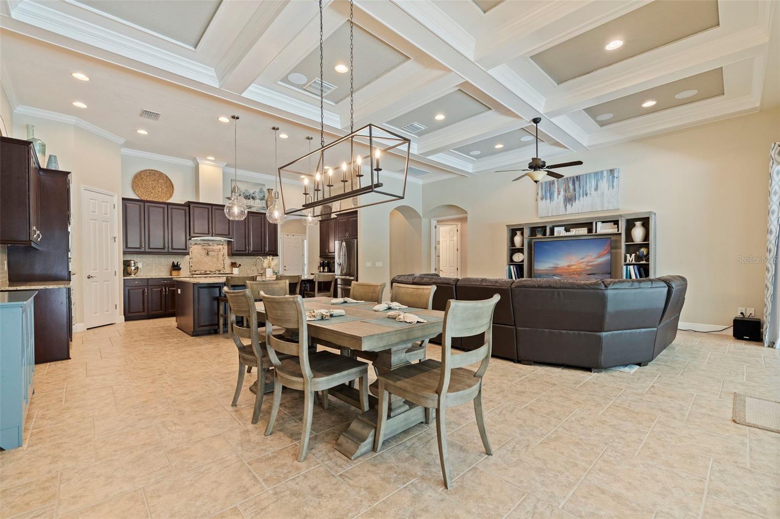 Listing photo id 12 for 20214 Oak Thorn Way