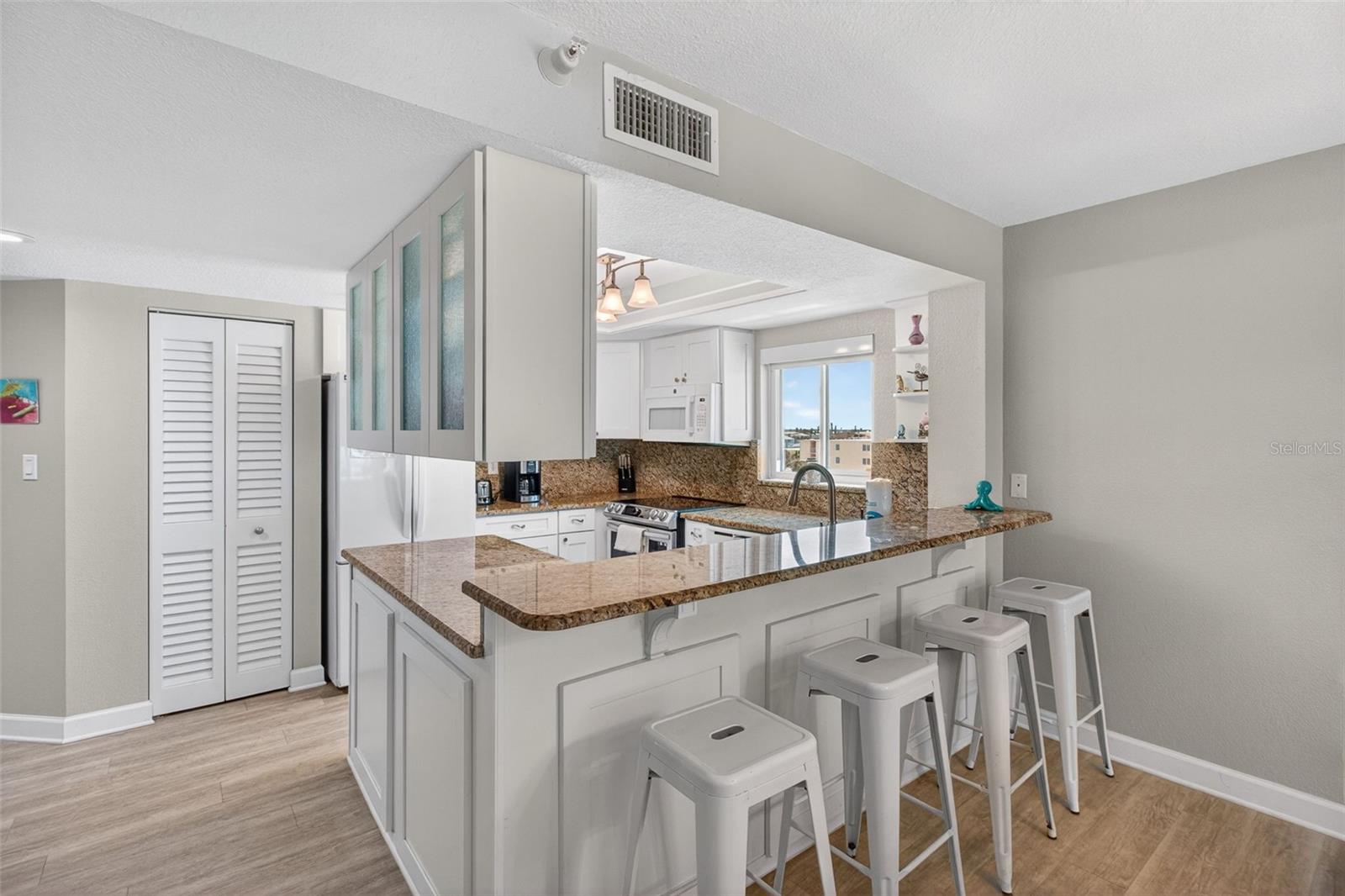 Image 11 of 51 For 14600 Gulf Boulevard 401