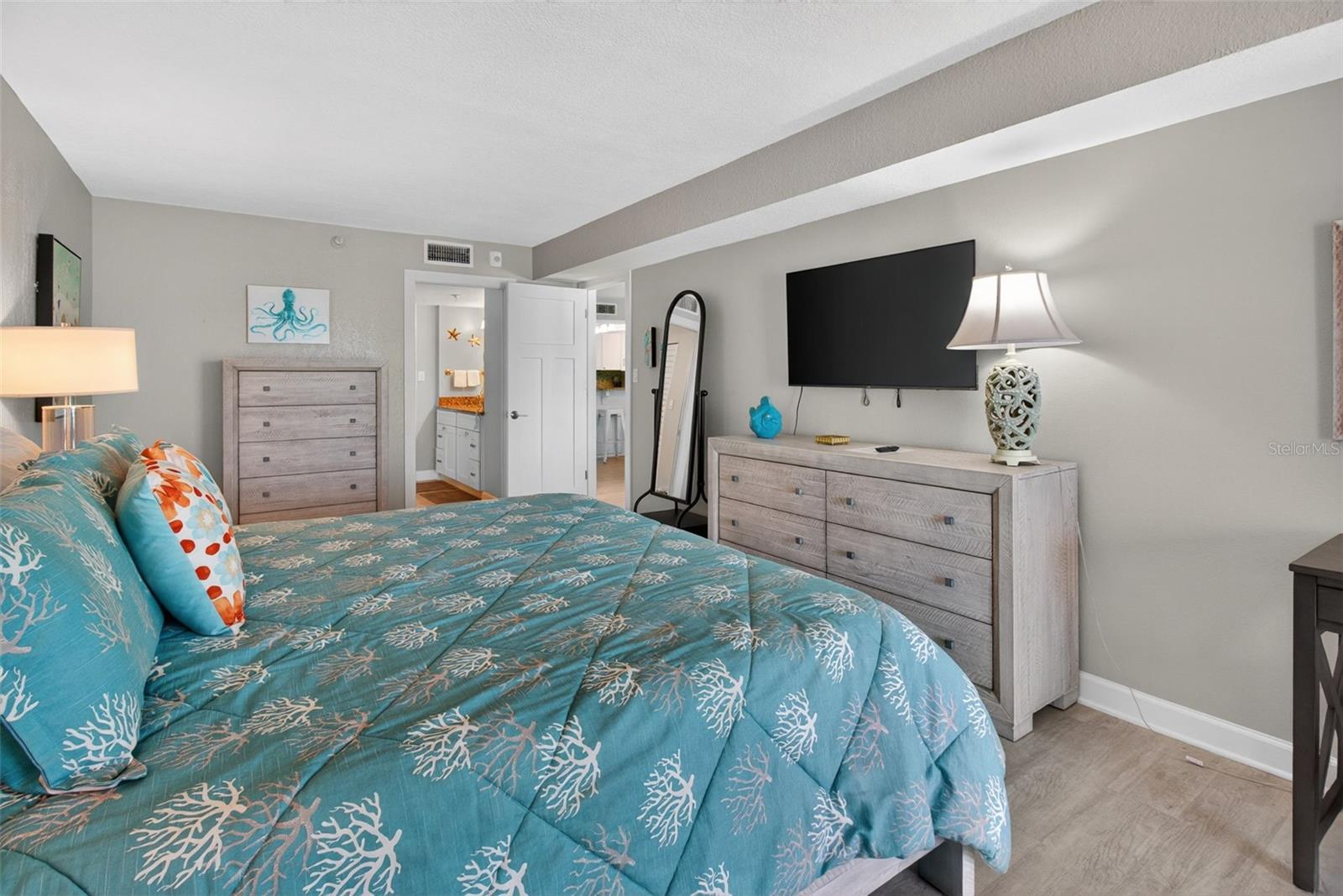 Image 31 of 51 For 14600 Gulf Boulevard 401