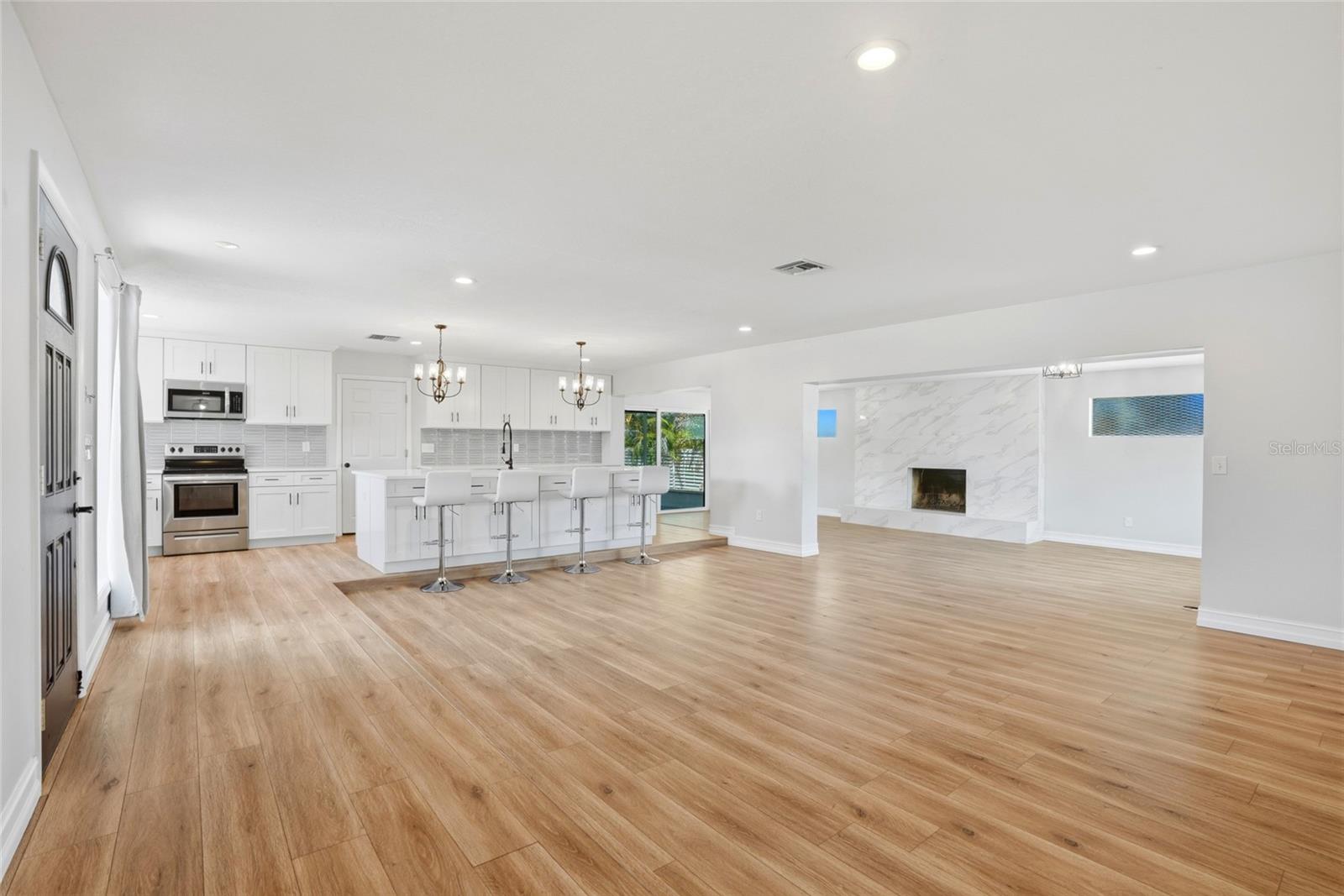 Image 11 of 33 For 1349 Viewtop Drive