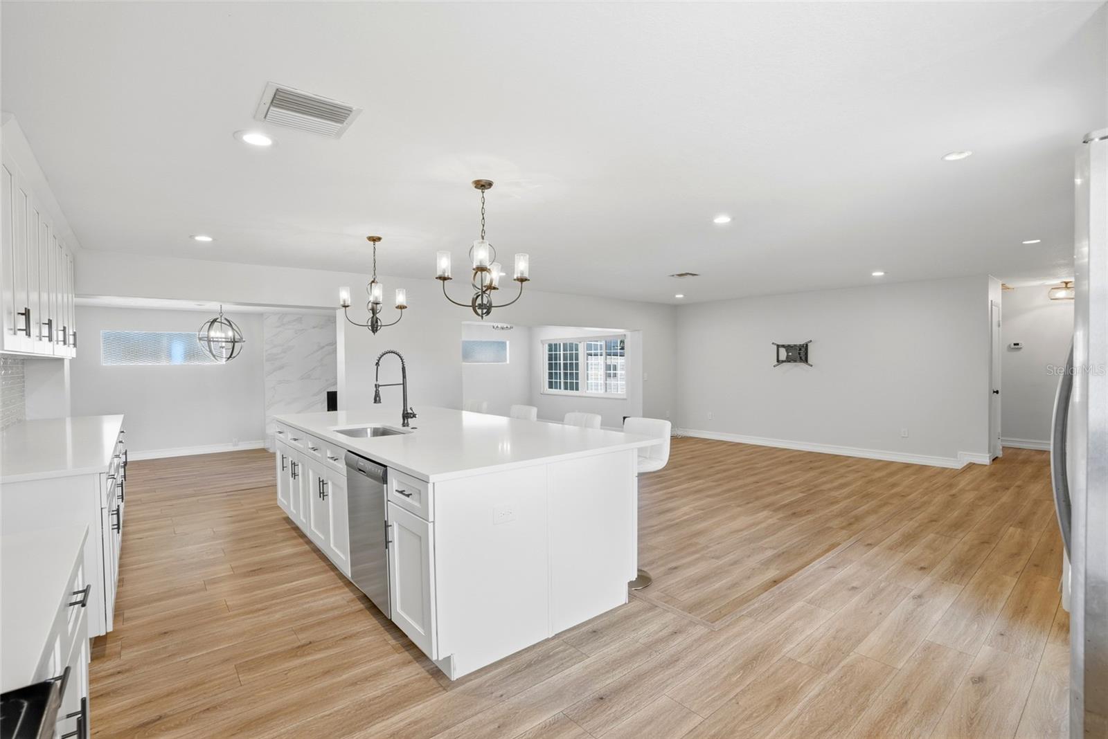 Image 6 of 33 For 1349 Viewtop Drive