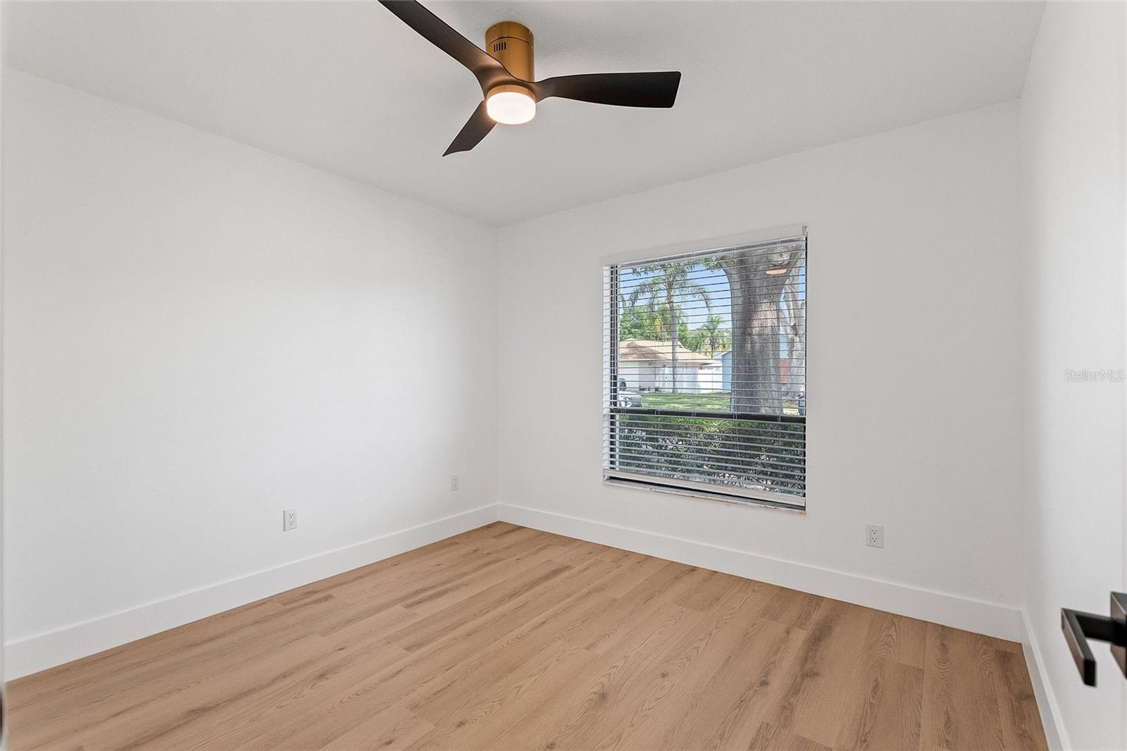 Image 16 of 46 For 5104 Garden Vale Avenue