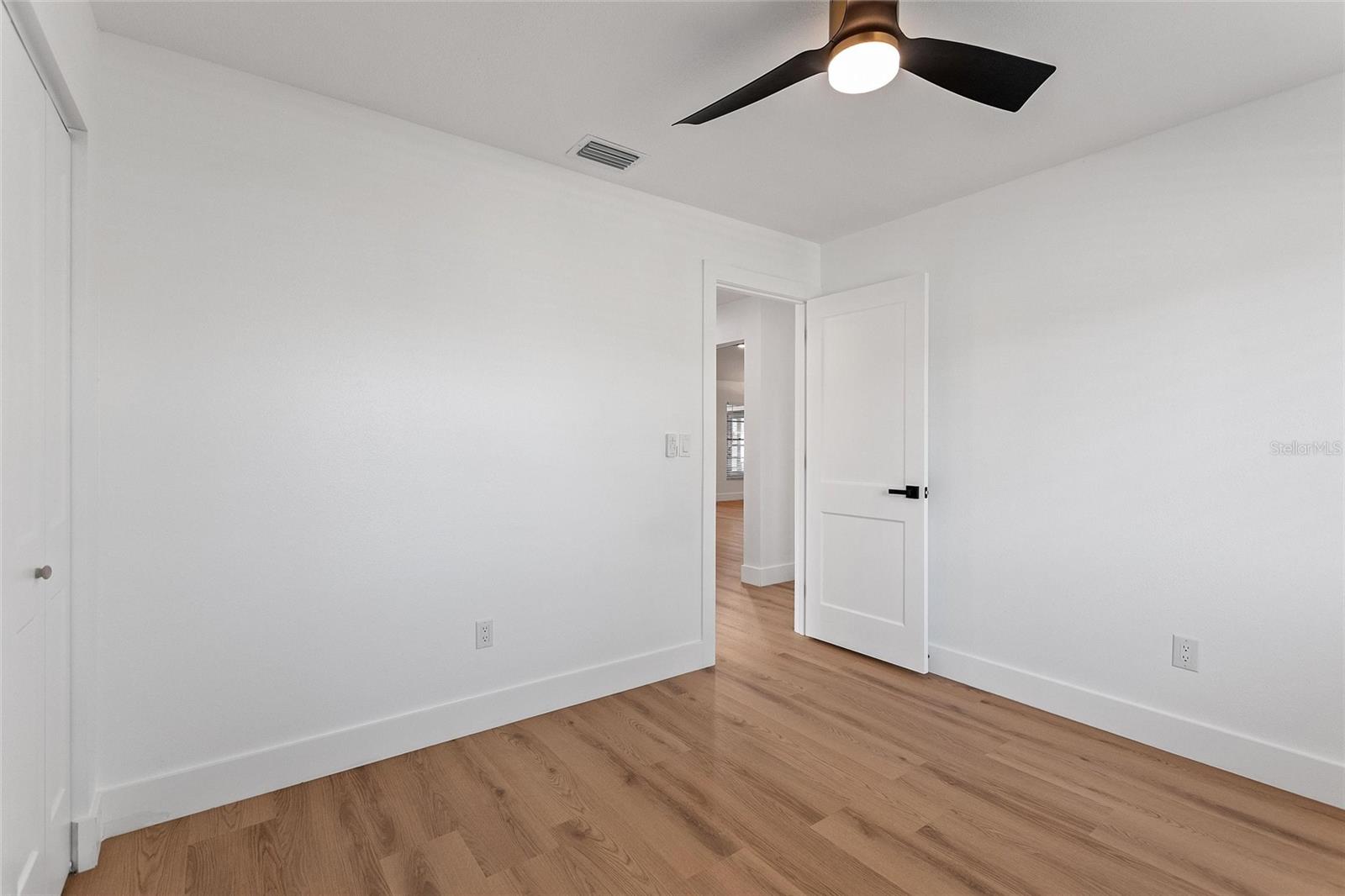 Image 21 of 46 For 5104 Garden Vale Avenue