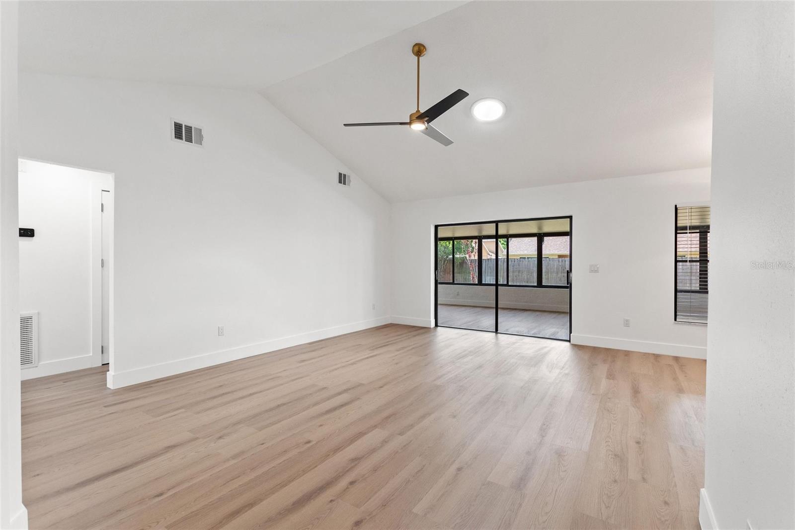 Image 5 of 46 For 5104 Garden Vale Avenue
