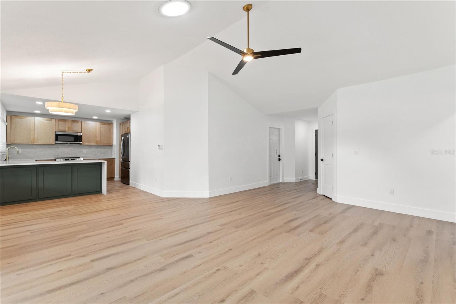 Image 8 of 46 For 5104 Garden Vale Avenue