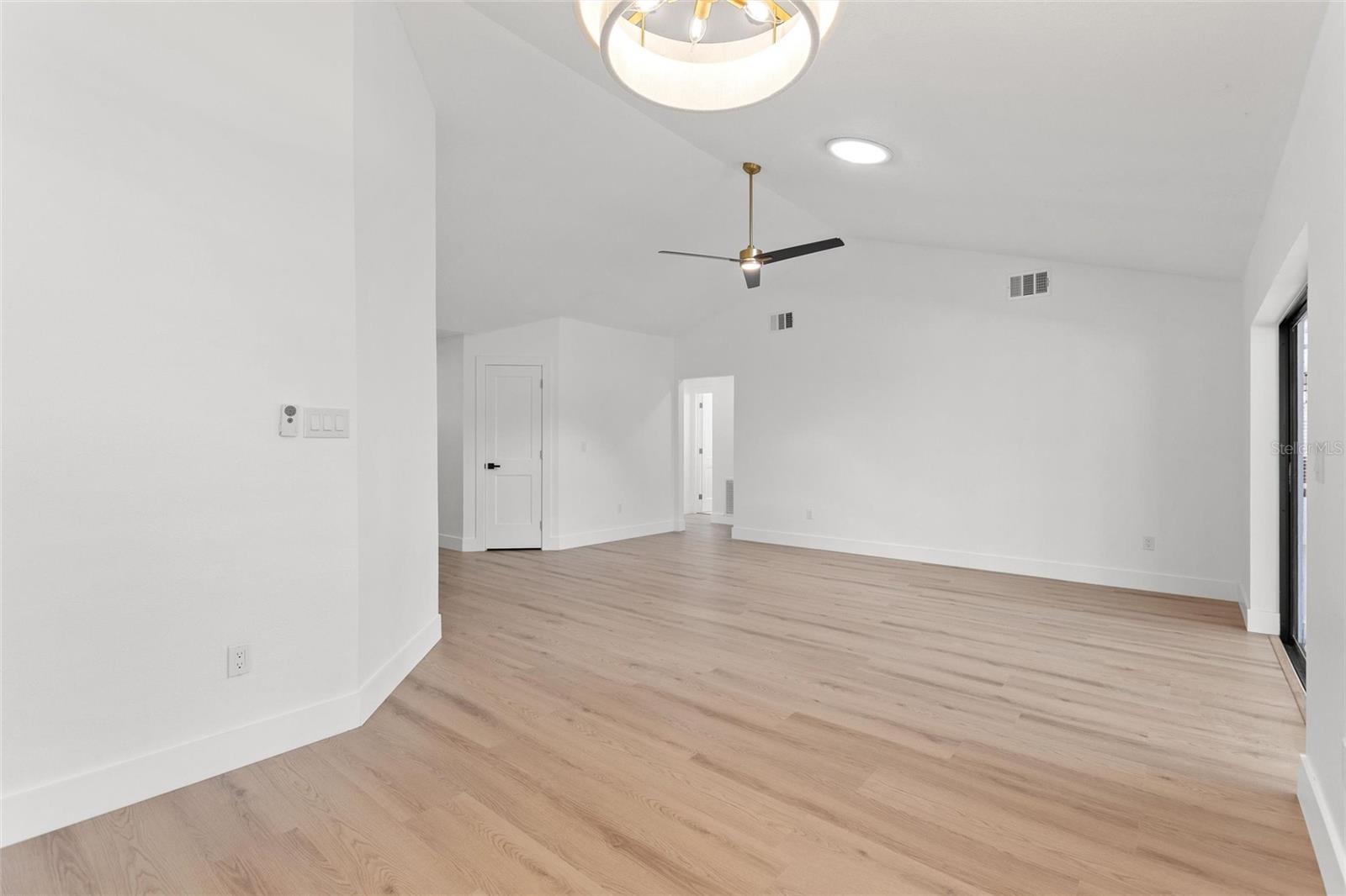 Image 9 of 46 For 5104 Garden Vale Avenue