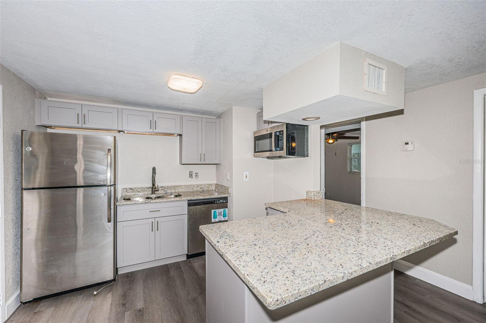 Image 14 of 30 For 705 3rd Avenue Ne C