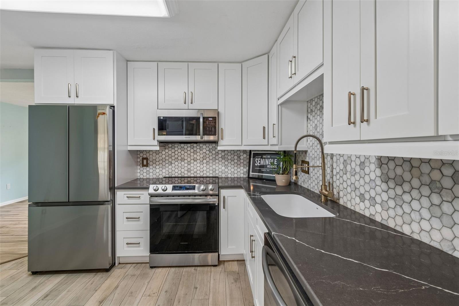 Image 10 of 30 For 1304 Knollwood Street