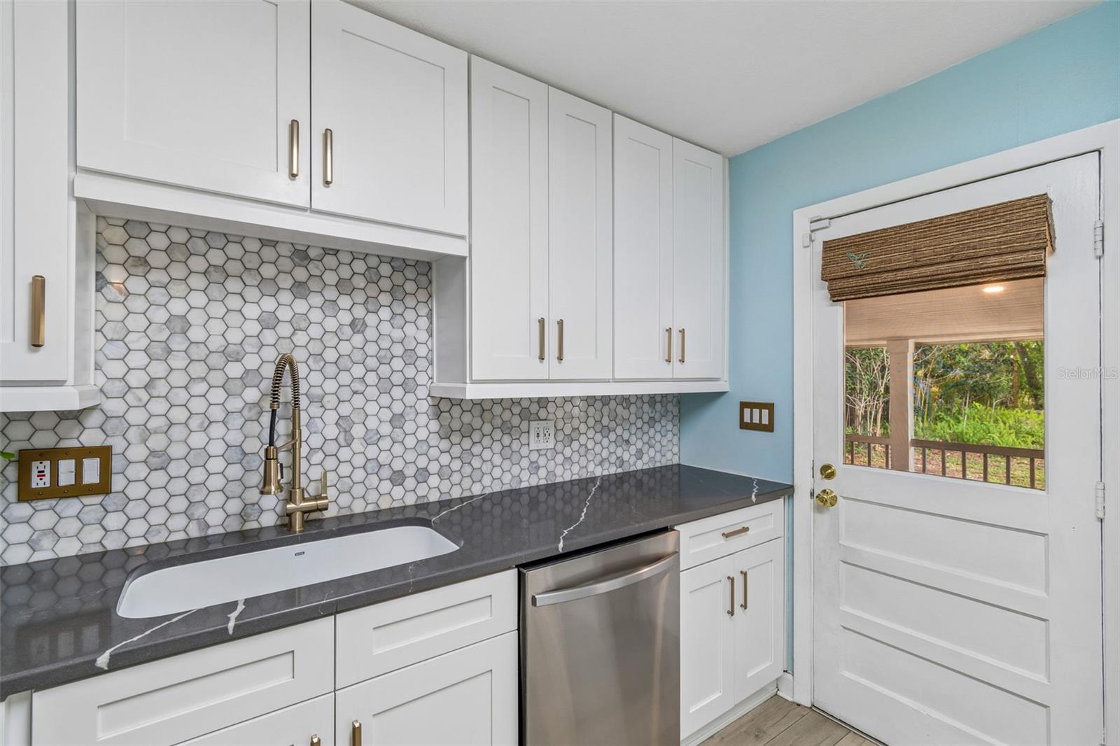 Image 11 of 30 For 1304 Knollwood Street