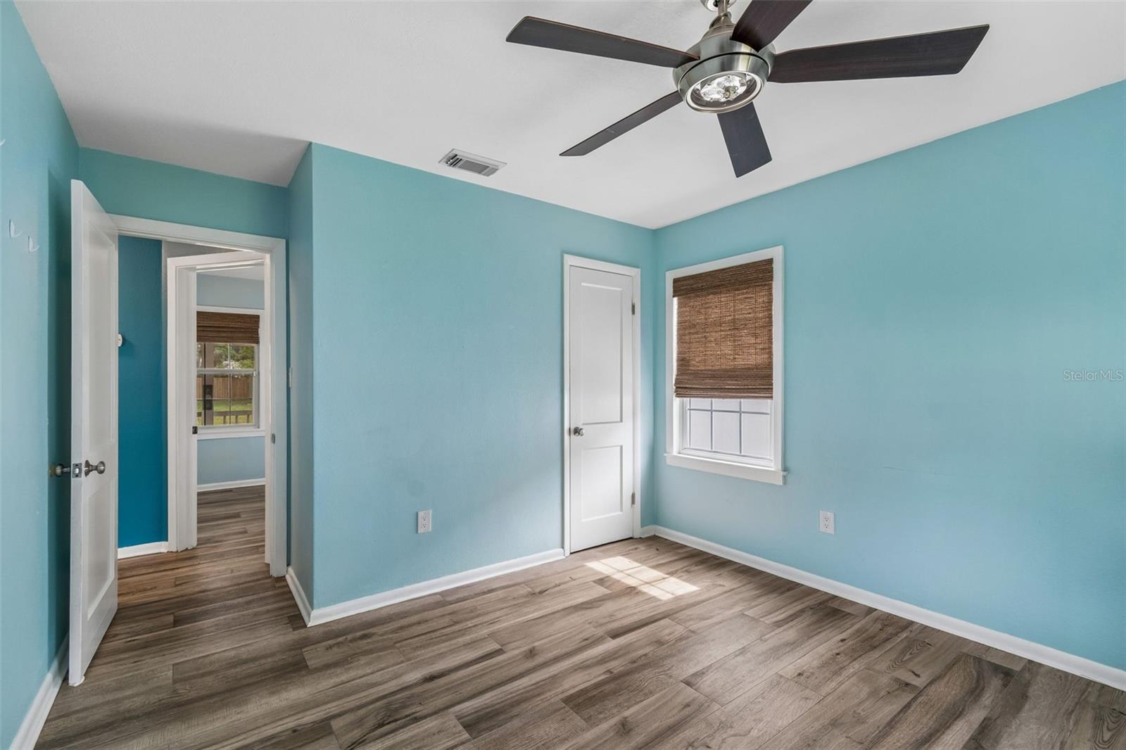 Image 17 of 30 For 1304 Knollwood Street