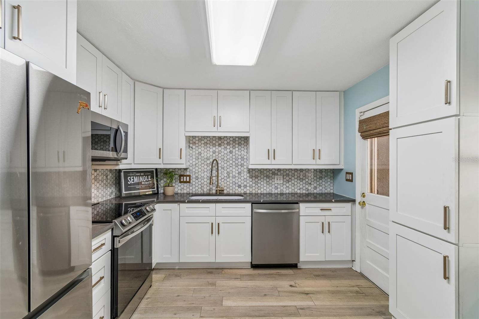 Image 9 of 30 For 1304 Knollwood Street