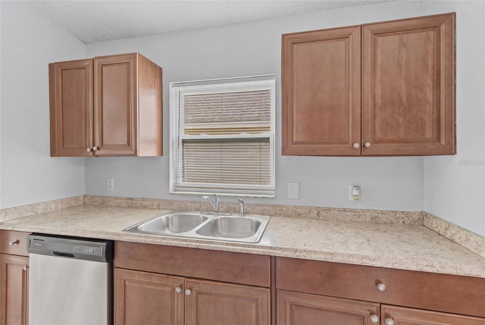 Image 11 of 72 For 6808 Yardley Oaks Court