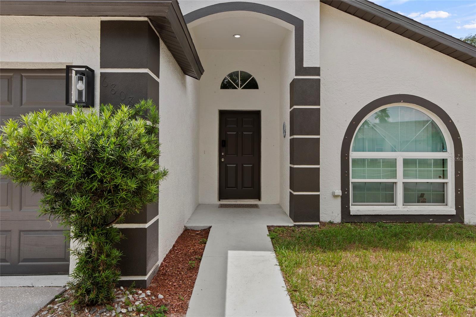 Image 4 of 72 For 6808 Yardley Oaks Court