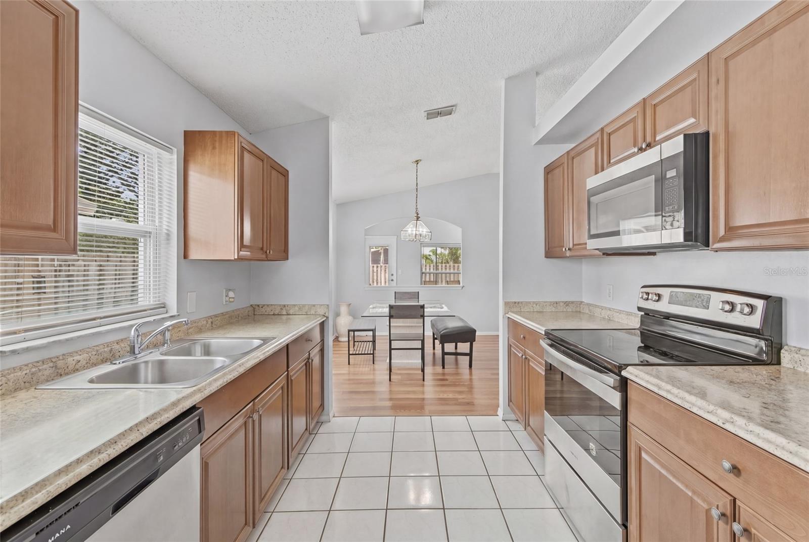Image 9 of 72 For 6808 Yardley Oaks Court