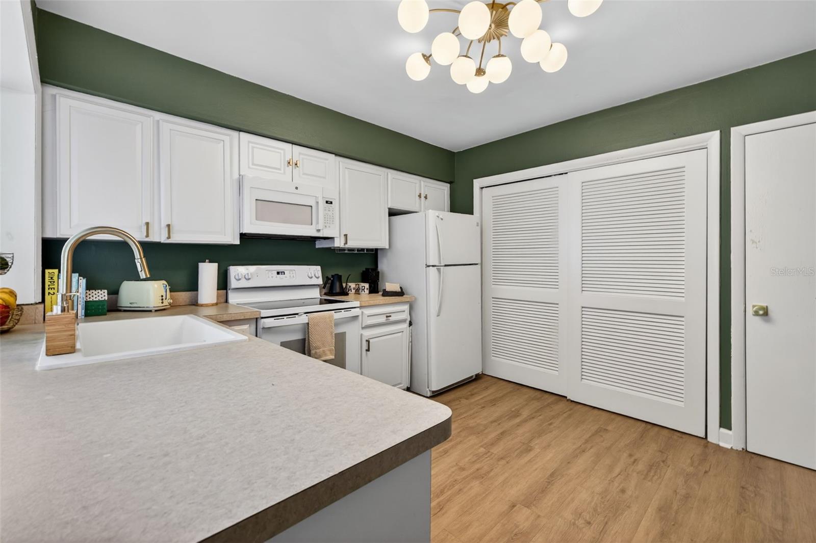 Image 20 of 39 For 13405 Pine Lake Way 203