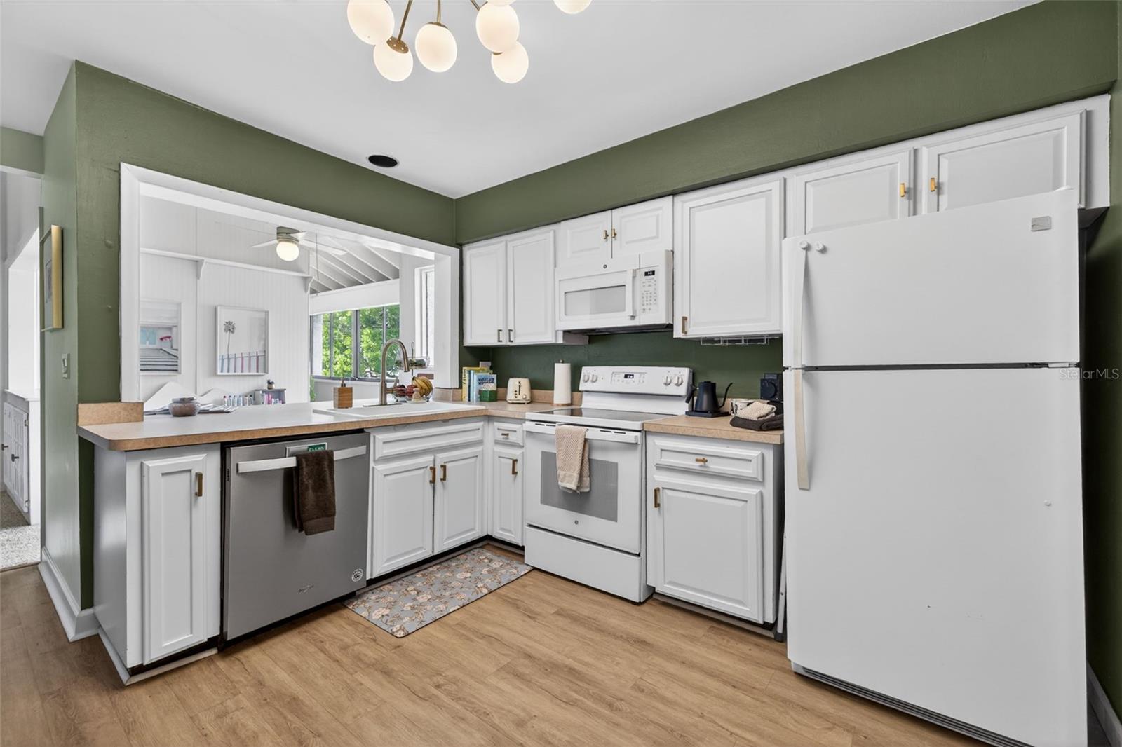 Image 22 of 39 For 13405 Pine Lake Way 203