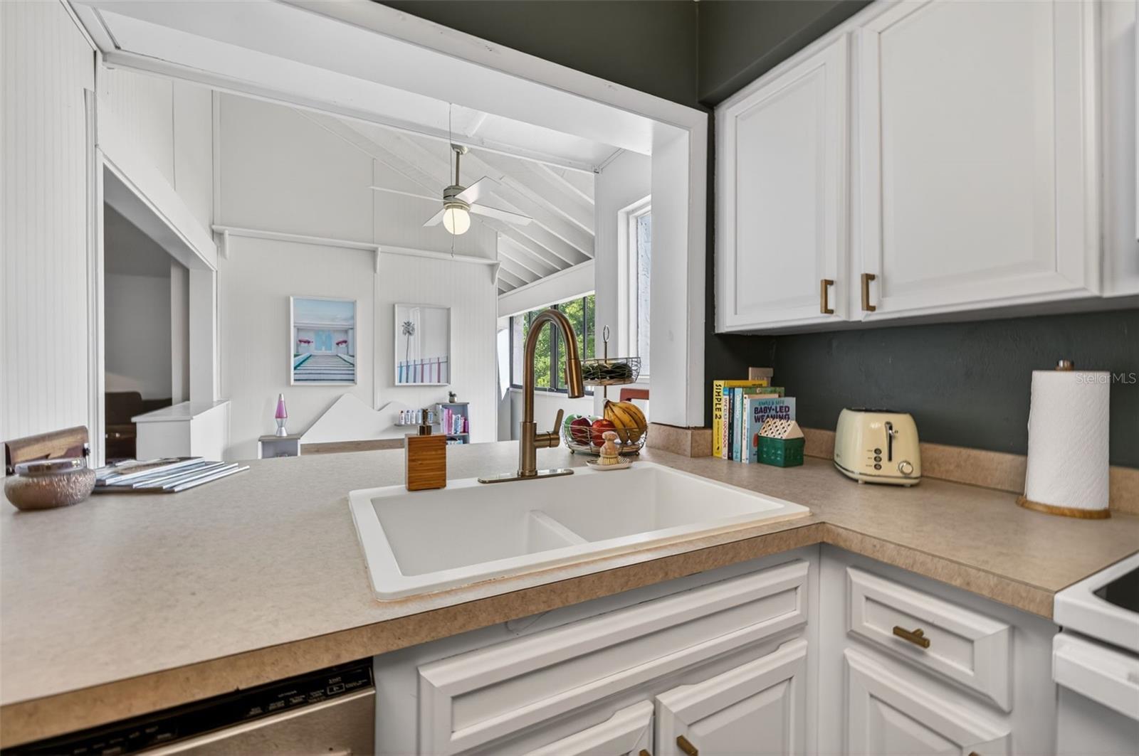 Image 23 of 39 For 13405 Pine Lake Way 203