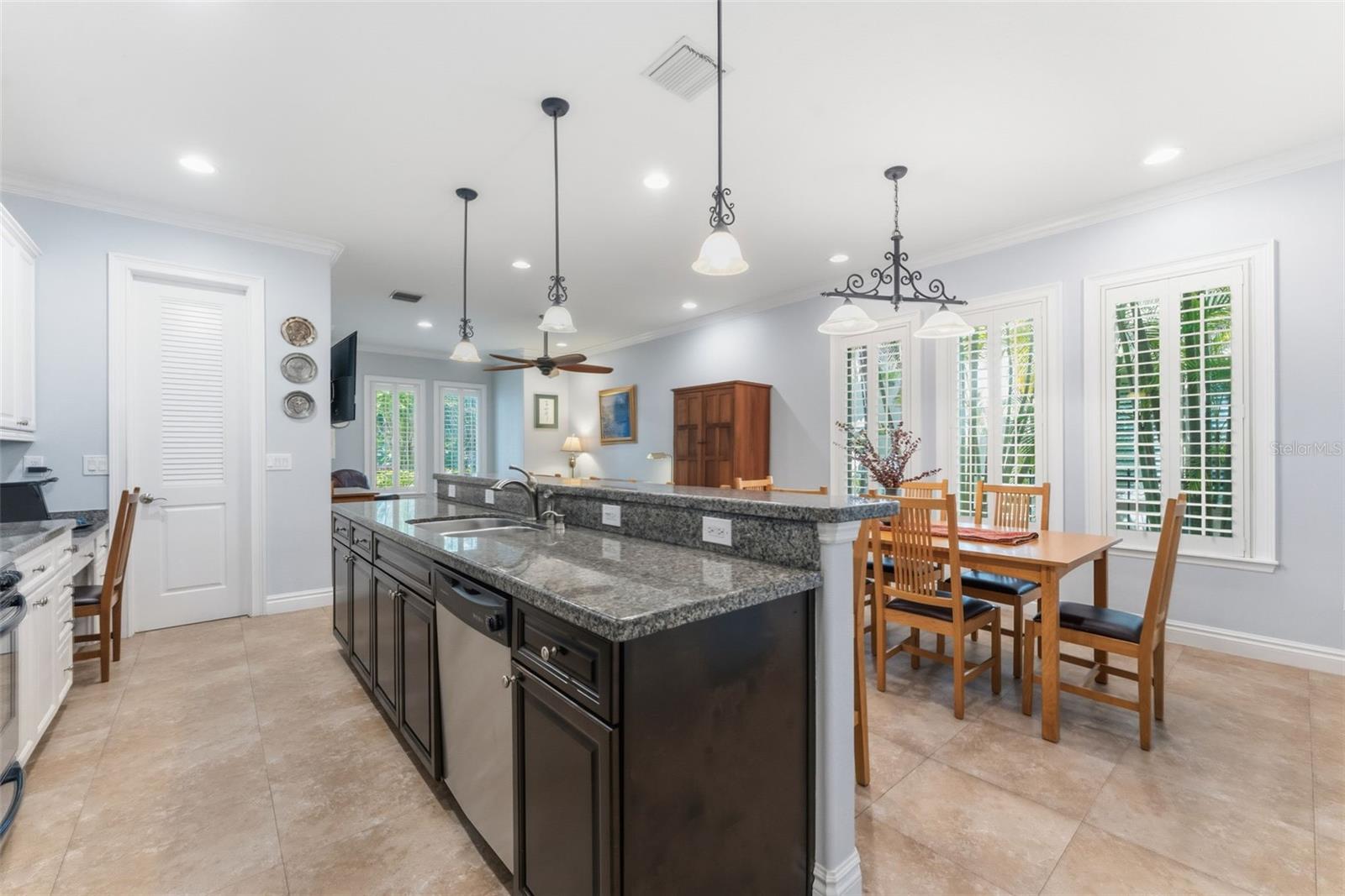 Image 11 of 36 For 3817 Dale Avenue 4